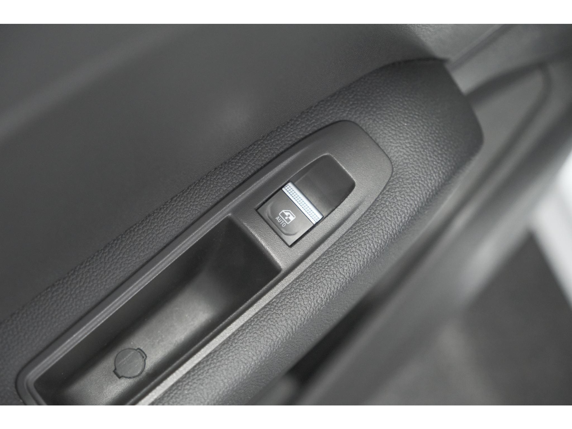 Renault Captur 1.6 E-Tech Plug-in Hybrid 160 Intens | Trekhaak | Camera | Adaptieve Cruise Control | Dodehoekdetectie