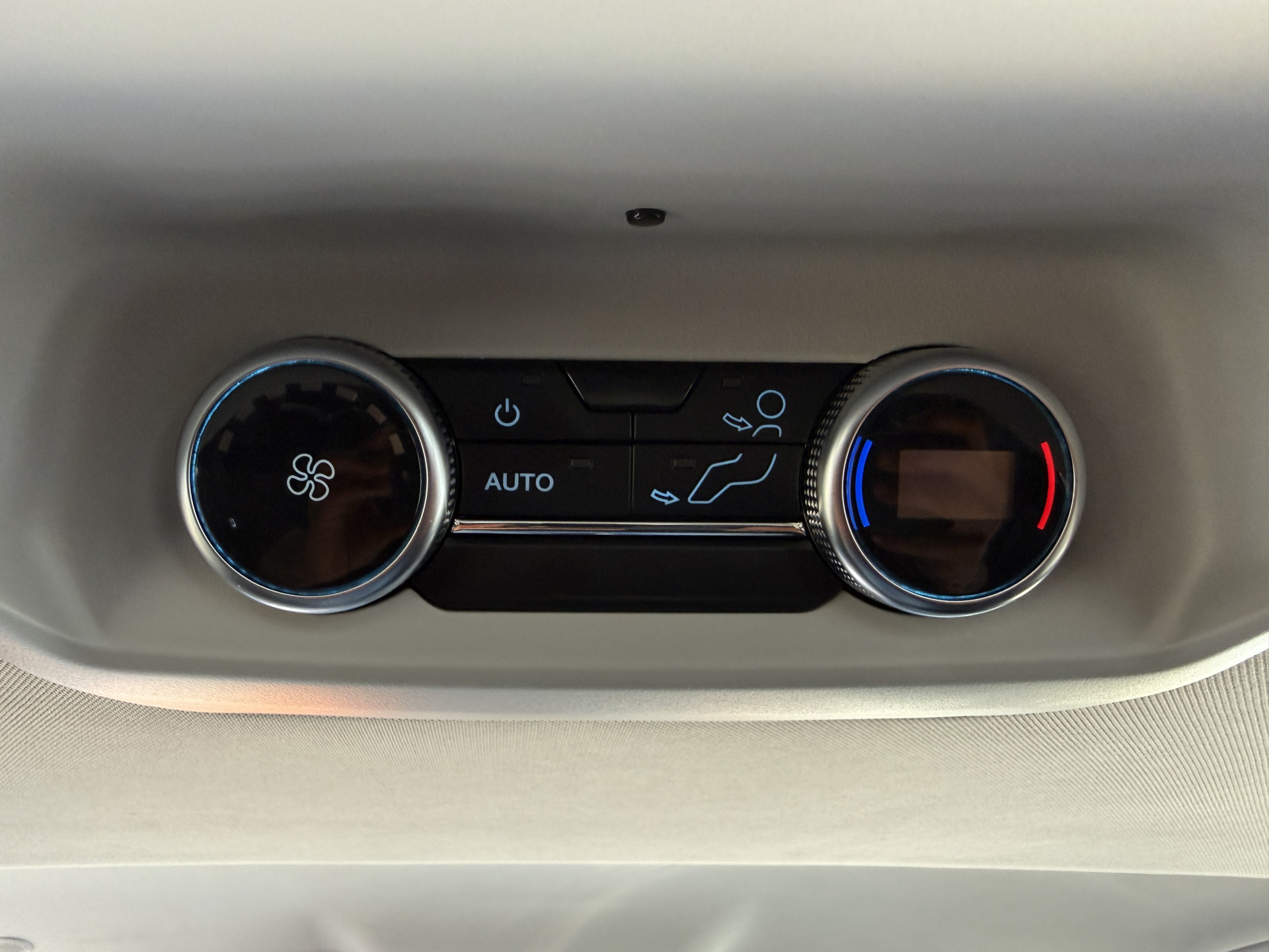 Ford Tourneo Custom 233PK PHEV Prijs Incl. BPM Excl. BTW Automaat 8-Personen Automaat LED B&O Audio Lichtmetalen Velgen PDC Carplay Camera Parkeersensoren Cruise Control