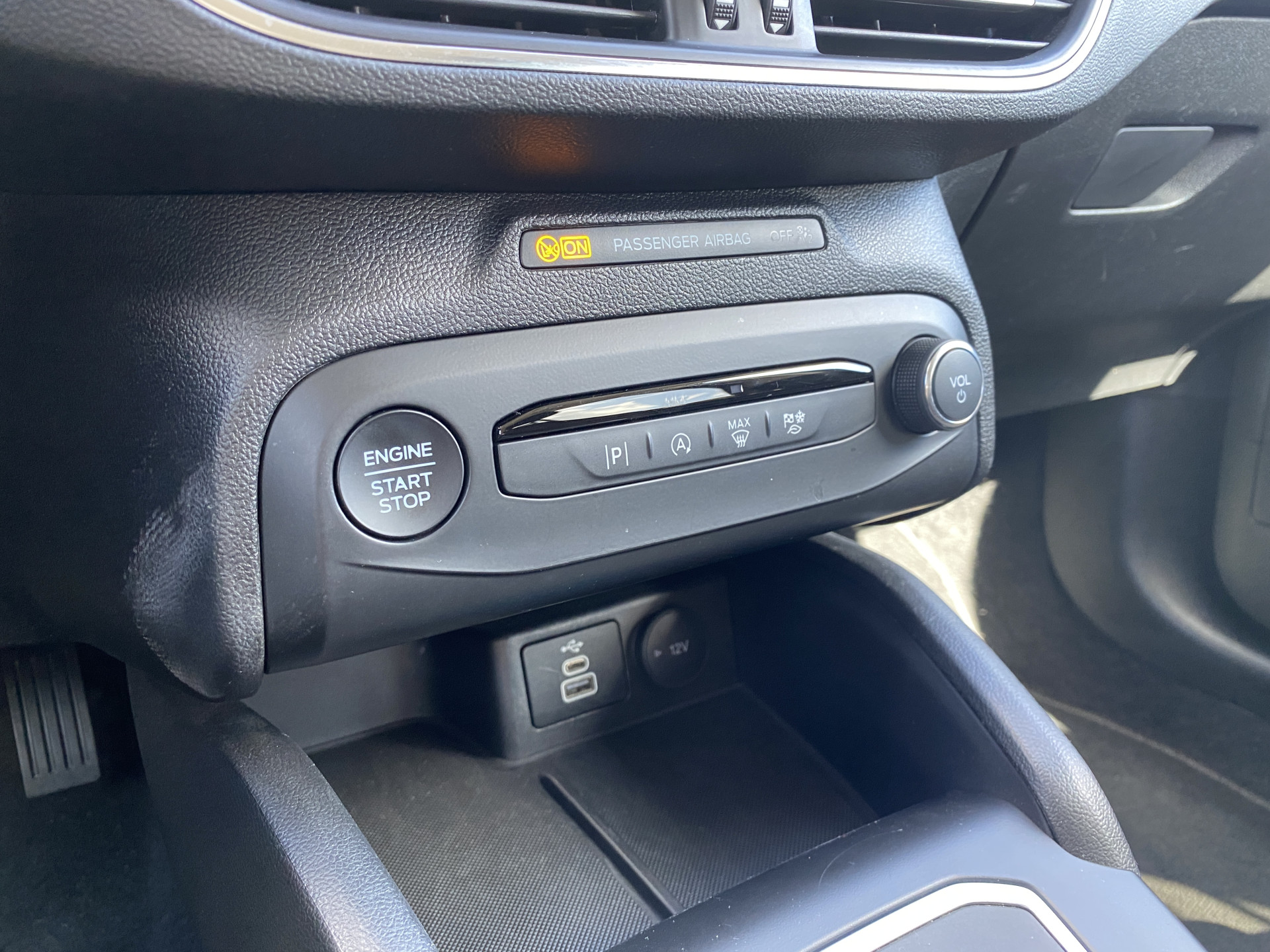 Ford Focus Wagon 1.0 EcoBoost Hybrid 155 pk Titanium AUT. | 1e eigenaar | dealer onderh. | navigatie | cruise control | BTW auto