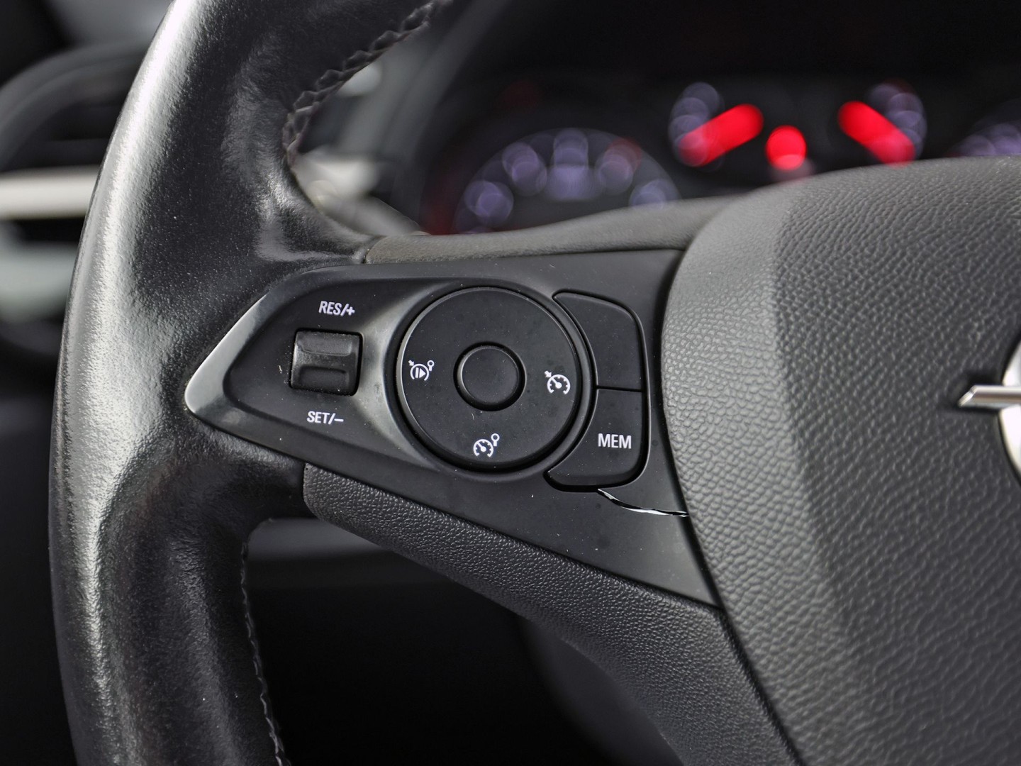 Opel Corsa 1.2 Sport (APPLE CARPLAY, LEDER STUURWIEL, SPORTSTOELEN, ELEK PAKKET, LANE ASSIST, NIEUWSTAAT)