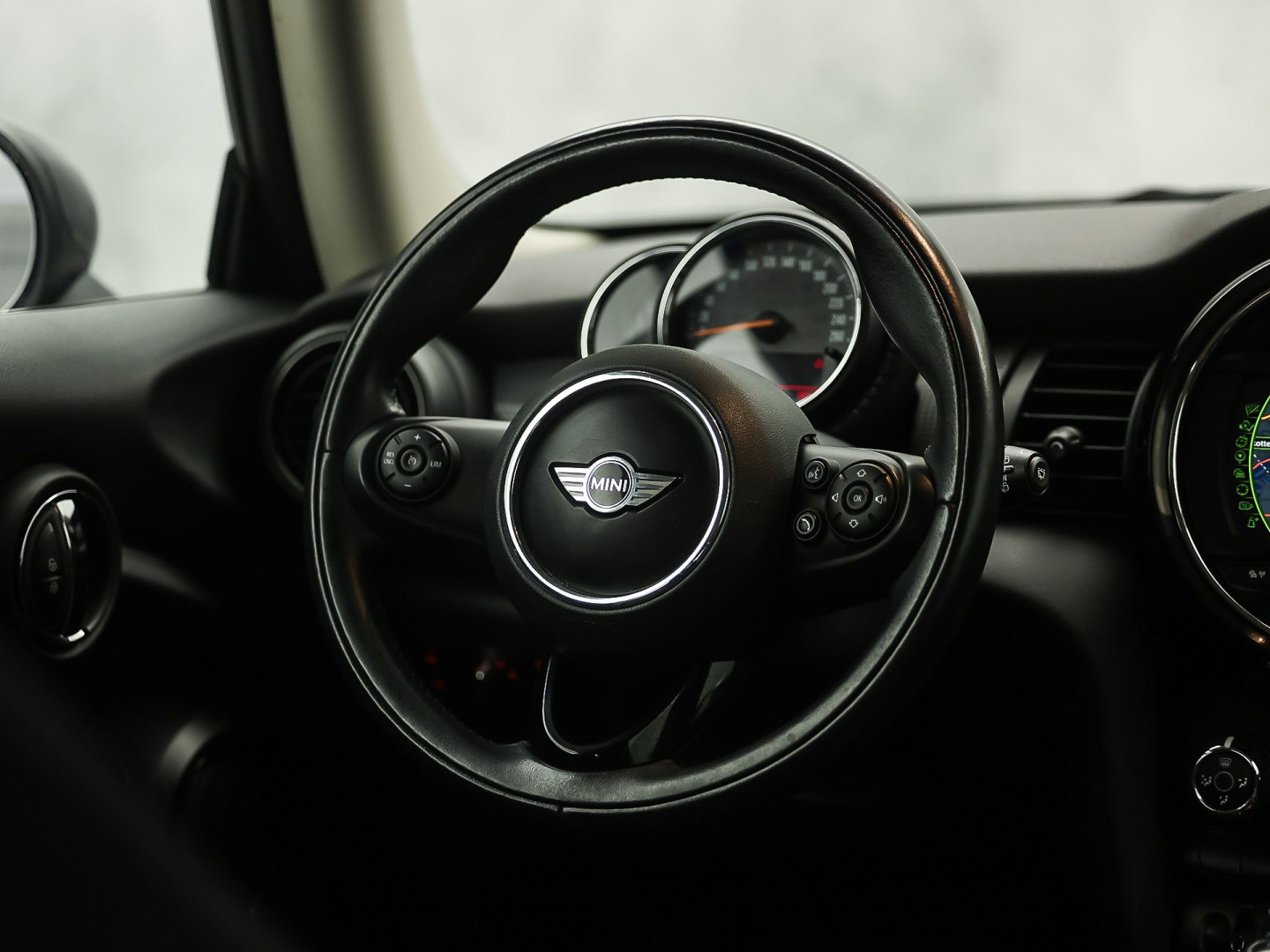 MINI 3-deurs 1.5 Cooper Sport 136Pk (NAVIGATIE, GETINT GLAS, AIRCO, BLUETOOTH, LM VELGEN, SPORTSTOELEN, CRUISE, NIEUWE APK, NIEUWSTAAT)