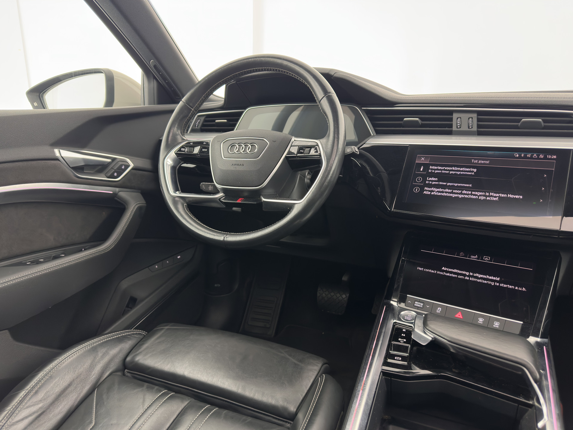 Audi e-tron 55 quattro advanced 95 kWh [ 3-Fase ] (INCL-BTW) *PANO | LUXURY-LEATHER | ADAPTIVE-CRUISE | FULL-LED | DIGI-COCKPIT | KEYLESS | MEMORY-PACK | AIR-SUSPENSION | CAMERA | AMBIENT-LIGHT |  NAVI-FULLMAP | SHIFT-PADDLES | DAB+ | COMFOR