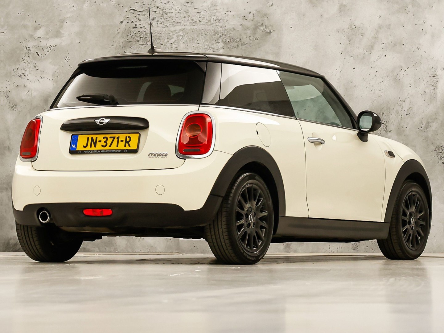 MINI 3-deurs 1.5 Cooper Sport 136Pk (NAVIGATIE, GETINT GLAS, AIRCO, BLUETOOTH, LM VELGEN, SPORTSTOELEN, CRUISE, NIEUWE APK, NIEUWSTAAT)