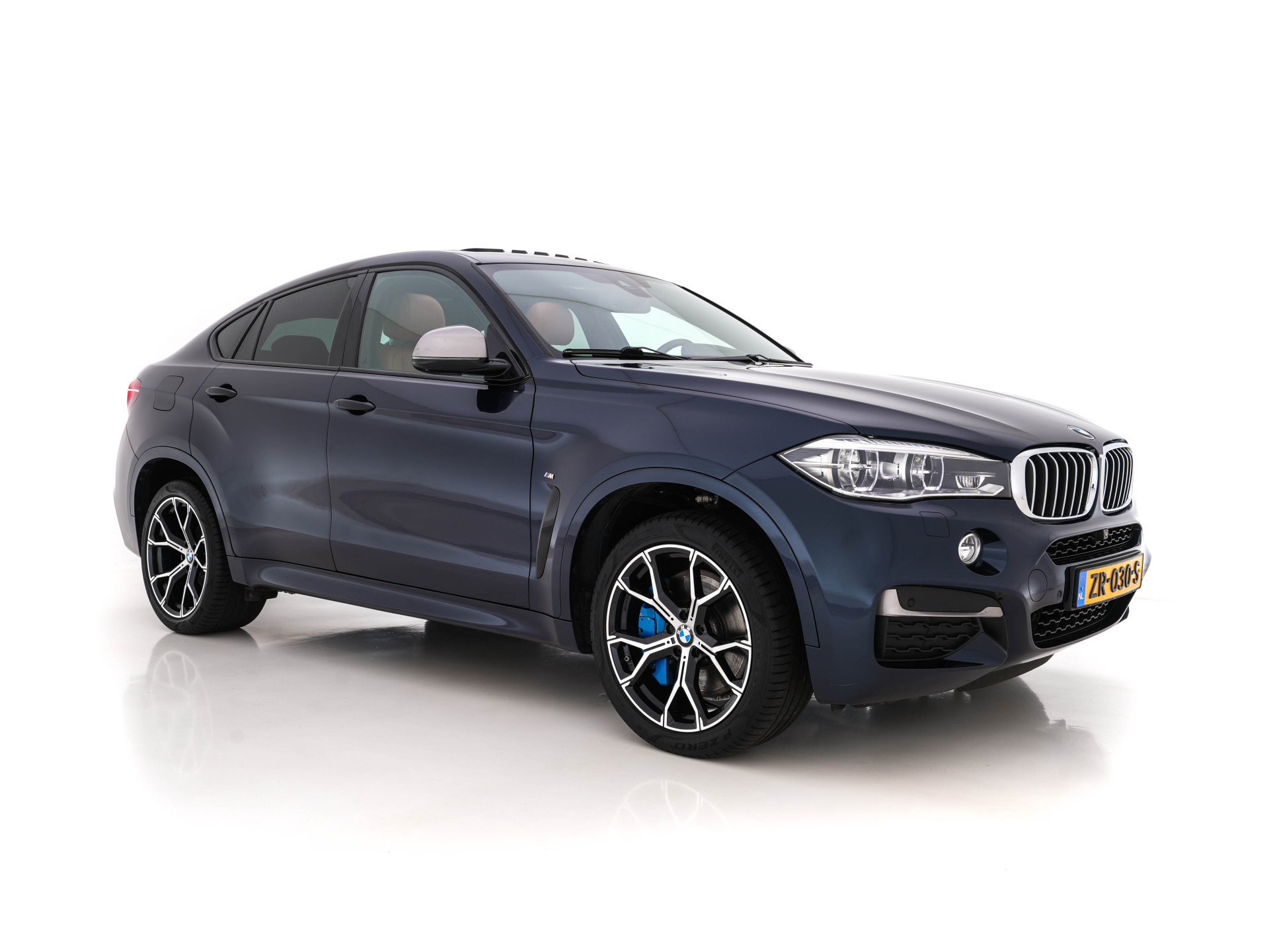 BMW X6 M50d M-Sport-Pack Innovation-Pack Aut. *PANO | LUXURY-LEATHER | FULL-LED | HARMAN/KARDON-SURROUND | MEMORY-PACK | TOPVIEW | HEAD-UP | NAVI-FULLMAP | SHIFT-PADDLES | CRUISE | HEATED-SPORTSEATS | 20''ALU*