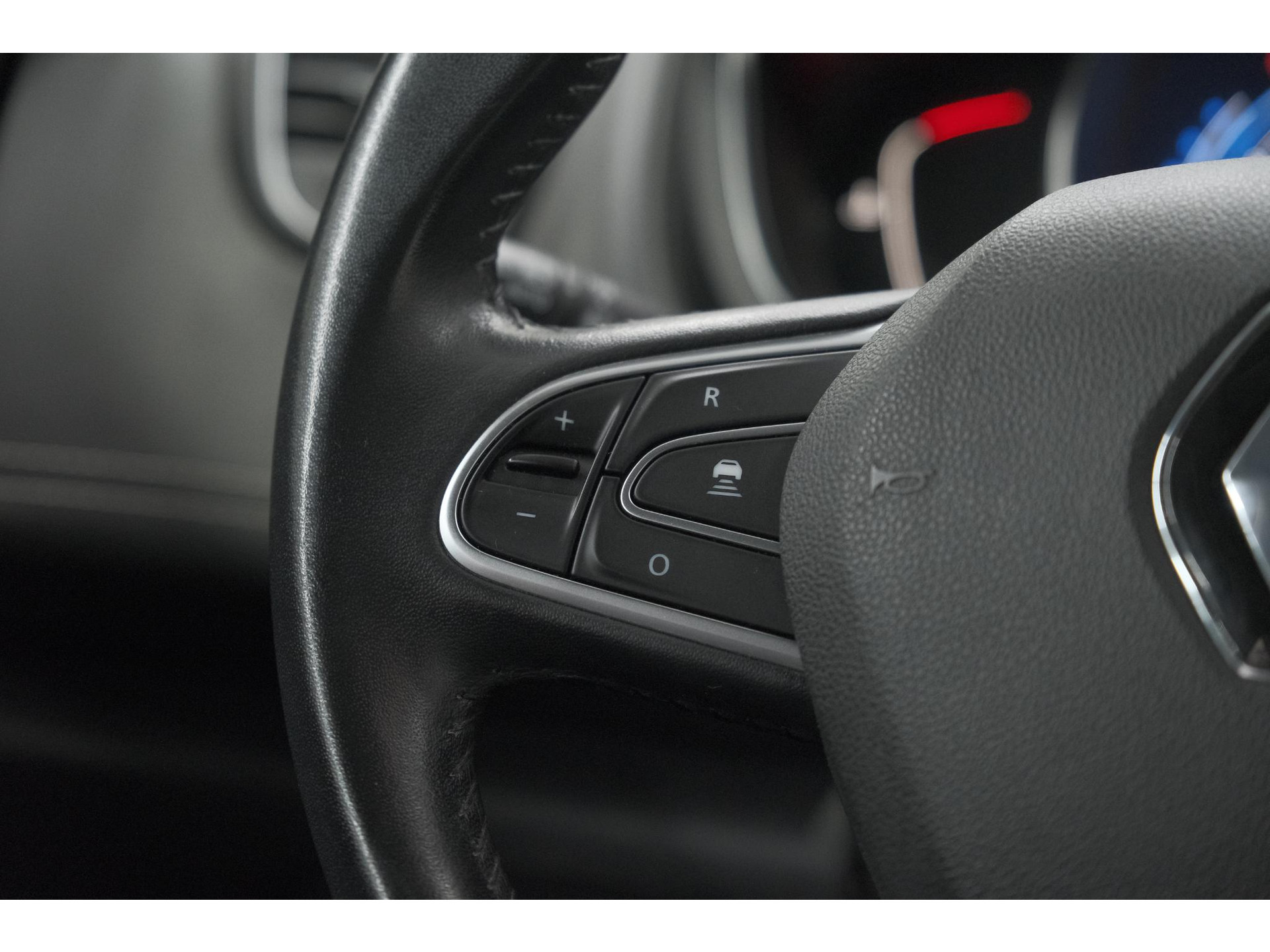 Renault Scénic 1.3 TCe 140 EDC Intens | Trekhaak | Camera | Head-Up Display | Dodehoekdetectie