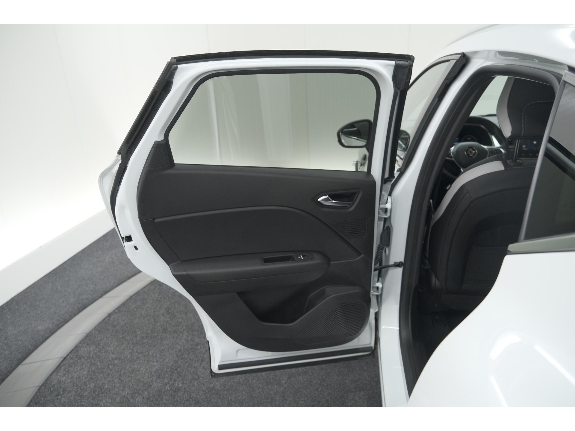 Renault Captur 1.6 E-Tech Plug-in Hybrid 160 Intens | Trekhaak | Camera | Navigatie | Parkeersensoren | Pack Winter