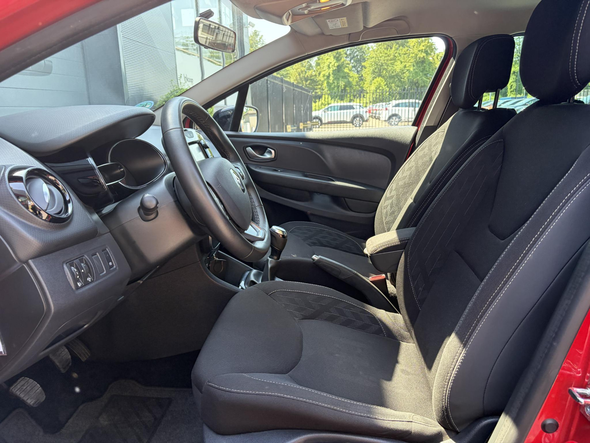 Renault Clio 0.9 TCe Limited Trekhaak,Navi,Keyless,Airco,Cruise,Pdc,Lm velgen,N.A.P,Apk tot 11-2026