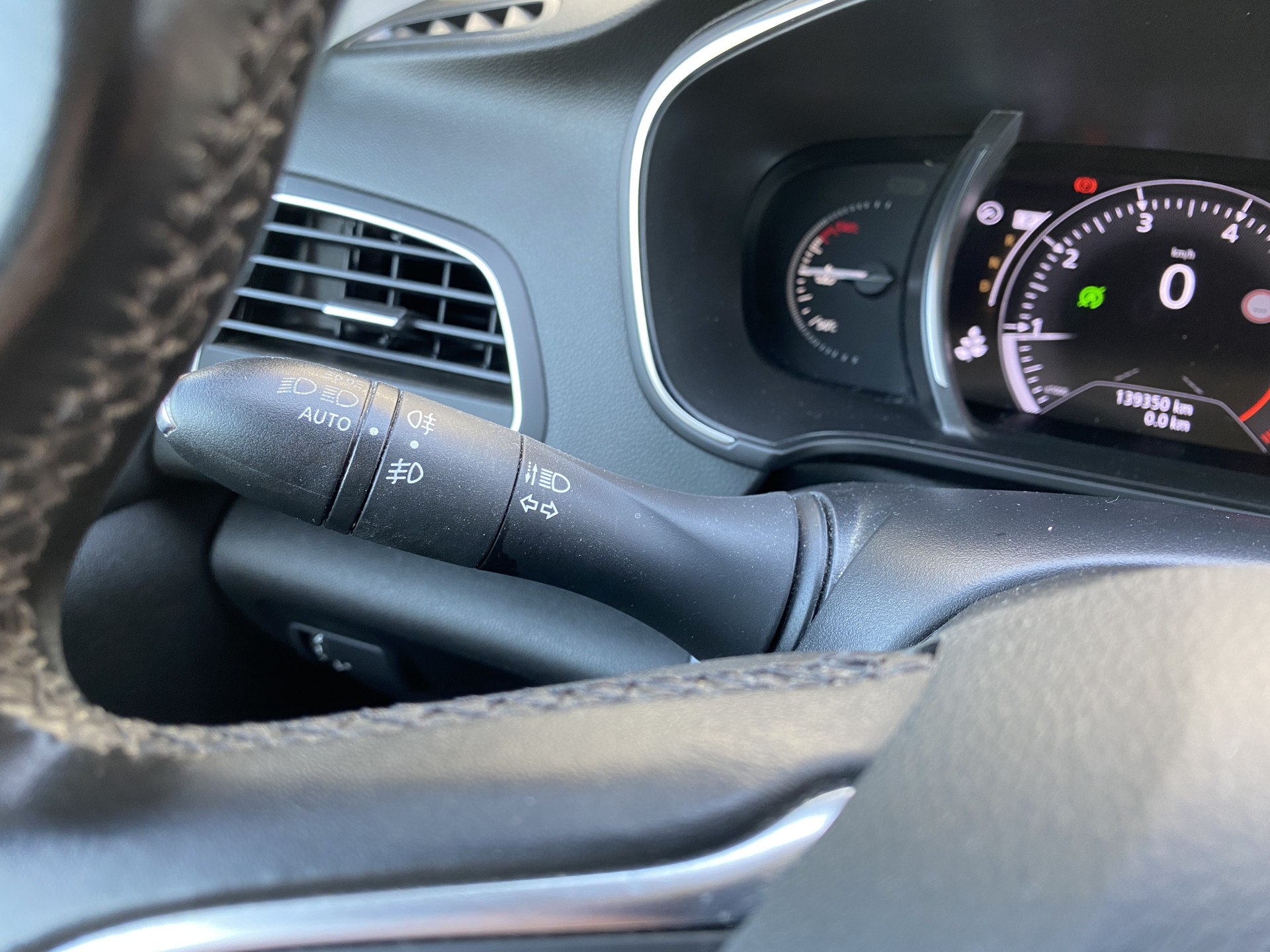 Renault Mégane Estate 1.3 TCe Bose 160 pk AUT. | navigatie | cruise control | trekhaak | bose audio | keyless | privacy glas