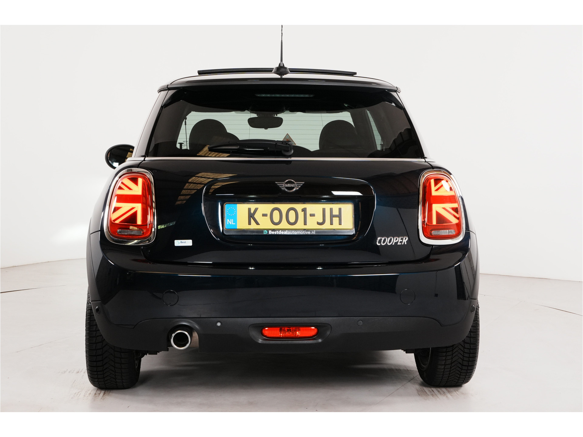 MINI 3-Deurs 1.5 Cooper Chili | Pano | Leder | Stl. verw. | PDC | Sportstoelen |