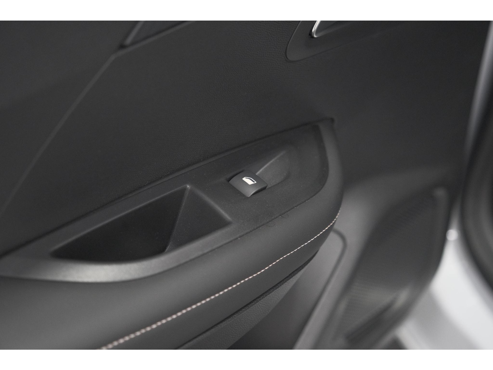 Peugeot 2008 PureTech 130 EAT8 Allure | 360 Camera | Dodehoekdetectie | Apple Carplay | Navigatie