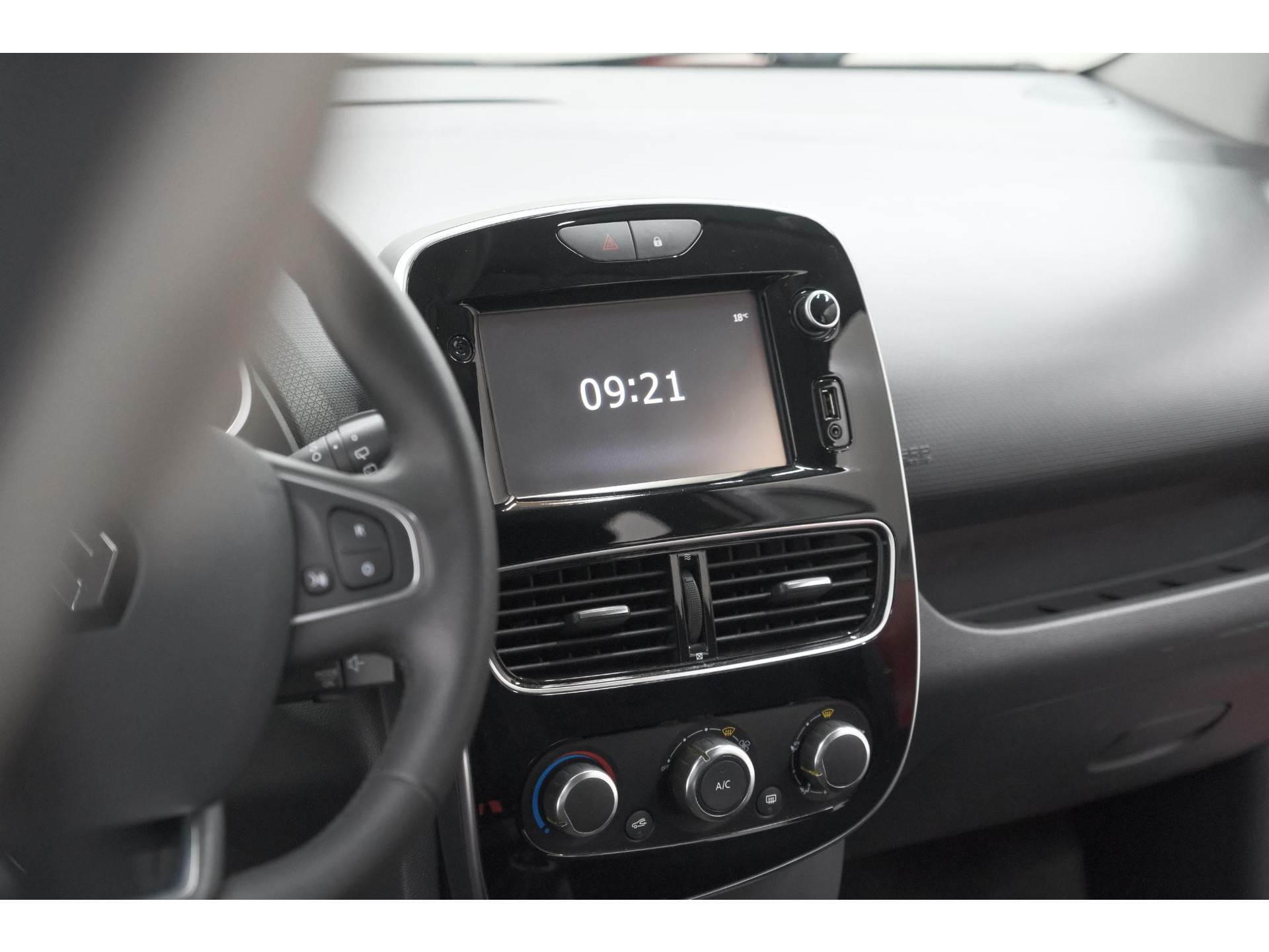Renault Clio TCe 90 Limited | Trekhaak | Parkeersensoren | Navigatie