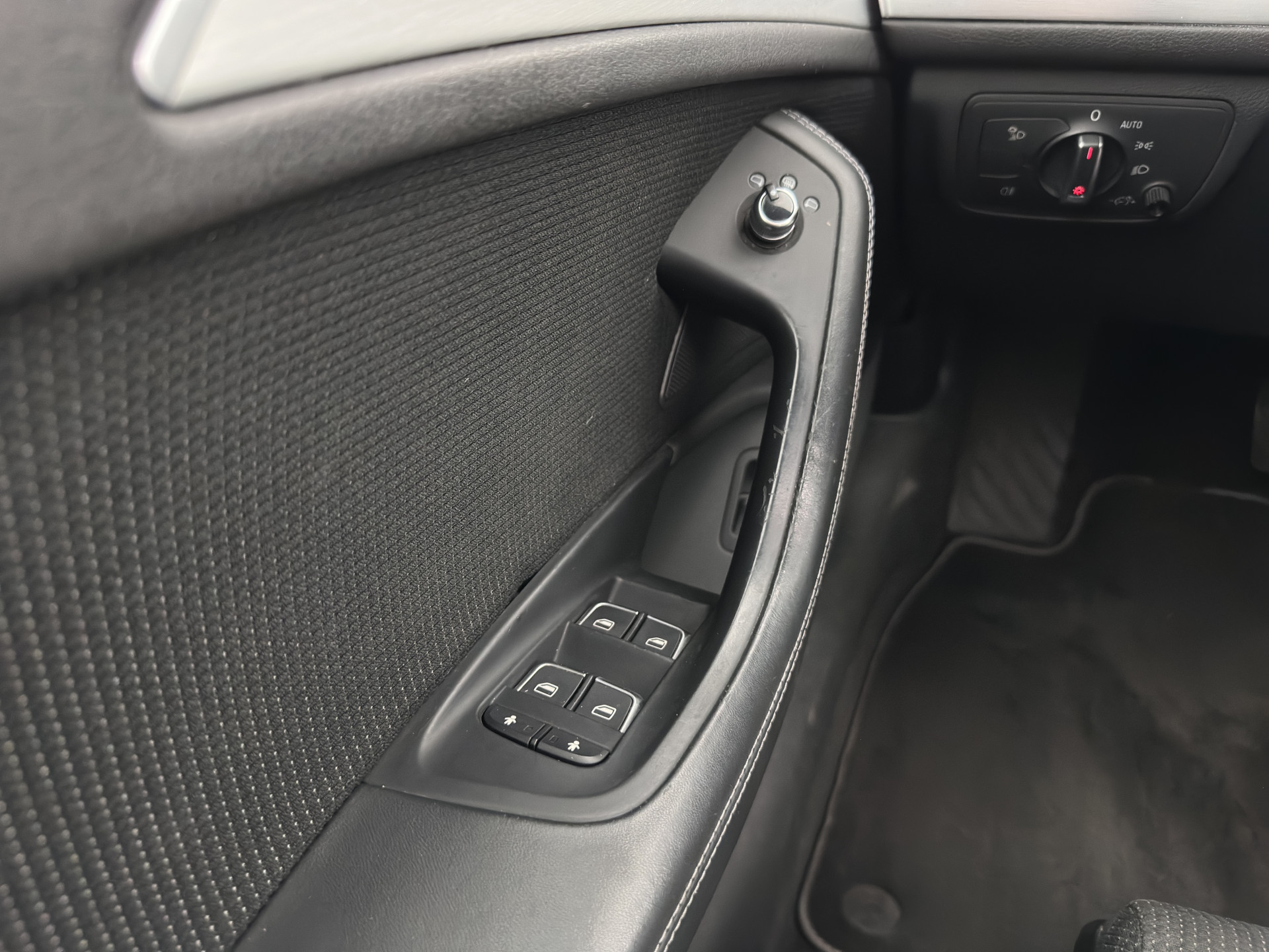 Audi A6 Limousine 2.0 TFSI S-Line Sportpack Pro Line Aut. *PANO | LEATHER-FABRIC | XENON | NAVI-FULLMAP | KEYLESS | SPORT-SEATS | ECC | PDC | CRUISE | TOWBAR | 19''ALU*