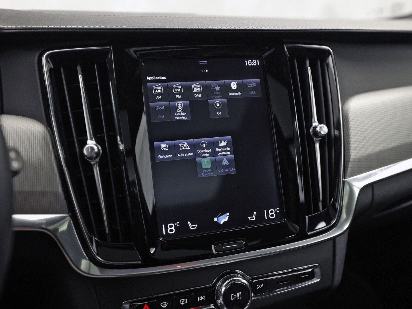 Volvo V90 2.0 T4 R-Design Automaat 190Pk (PANORAMADAK, HARMAN/KARDON, MEMORY SEATS, APPLE CARPLAY, GETINT GLAS, CAMERA, STOELVERWARMING, LEDER, NIEUWE APK, NIEUWSTAAT)