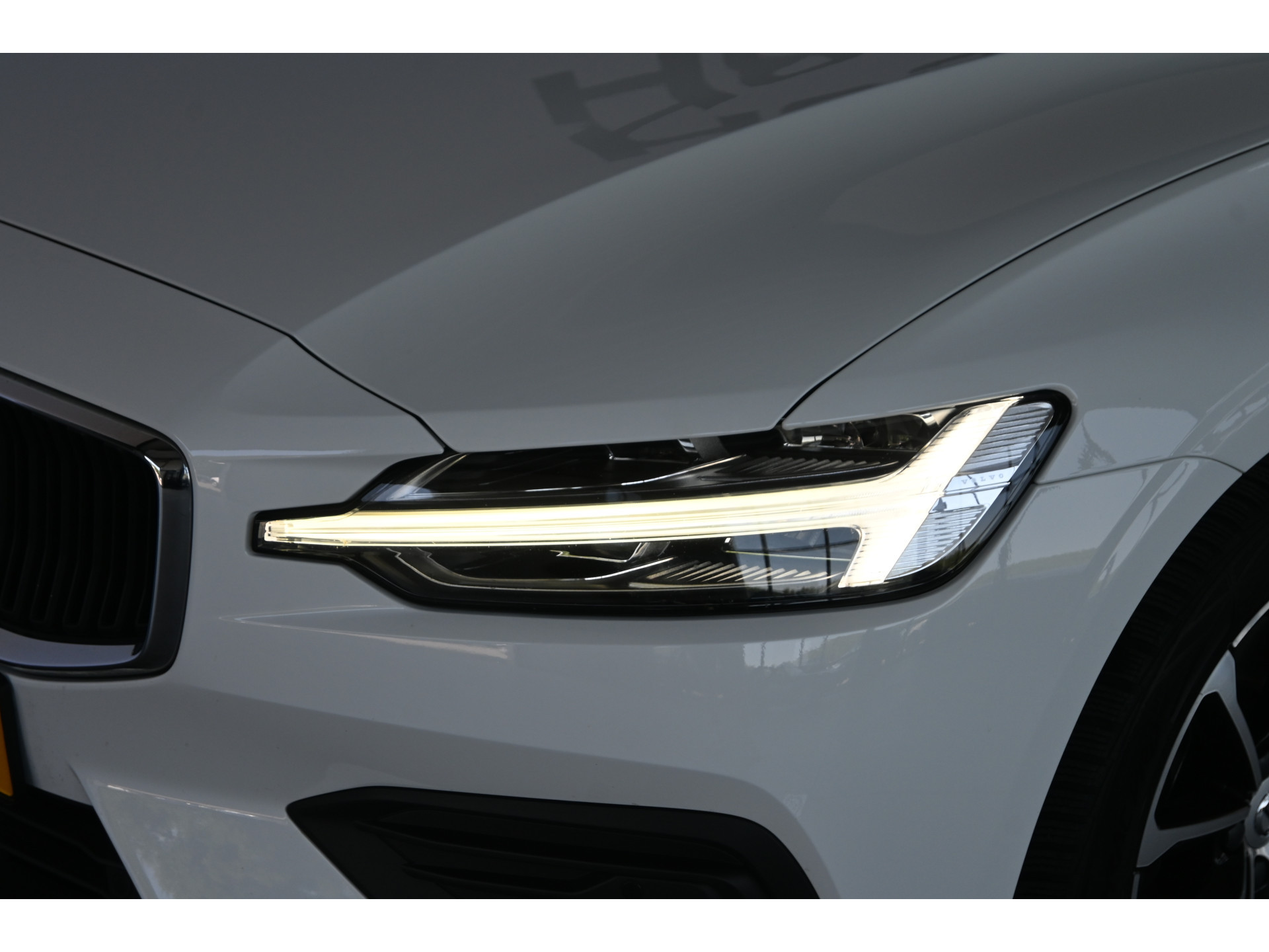 Volvo V60 2.0 B3 Momentum Advantage Automaat Navigatie Stuur/Stoelverwarming Inruil Mogelijk!