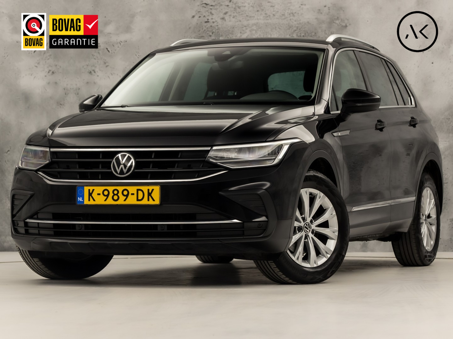 Volkswagen Tiguan 1.5 TSI Life Sport 150Pk Automaat (VIRTUAL COCKPIT, APPLE CARPLAY, CLIMATE, KEYLESS, STOELVERWARMING, SPORTSTOELEN, GETINT GLAS, ELEK ACHTERKLEP, ALCANTARA, NIEUWE APK, NIEUWSTAAT)
