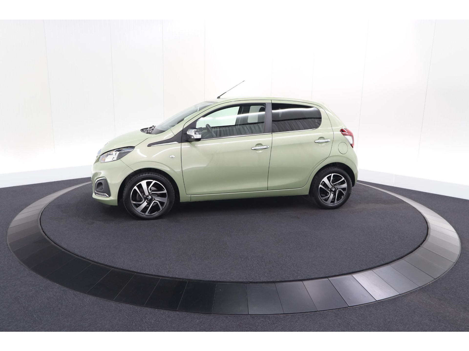 Peugeot 108 1.0 e-VTi Allure | Camera | Climate Control | Apple Carplay | 15 Inch Lichtmetalen Velgen