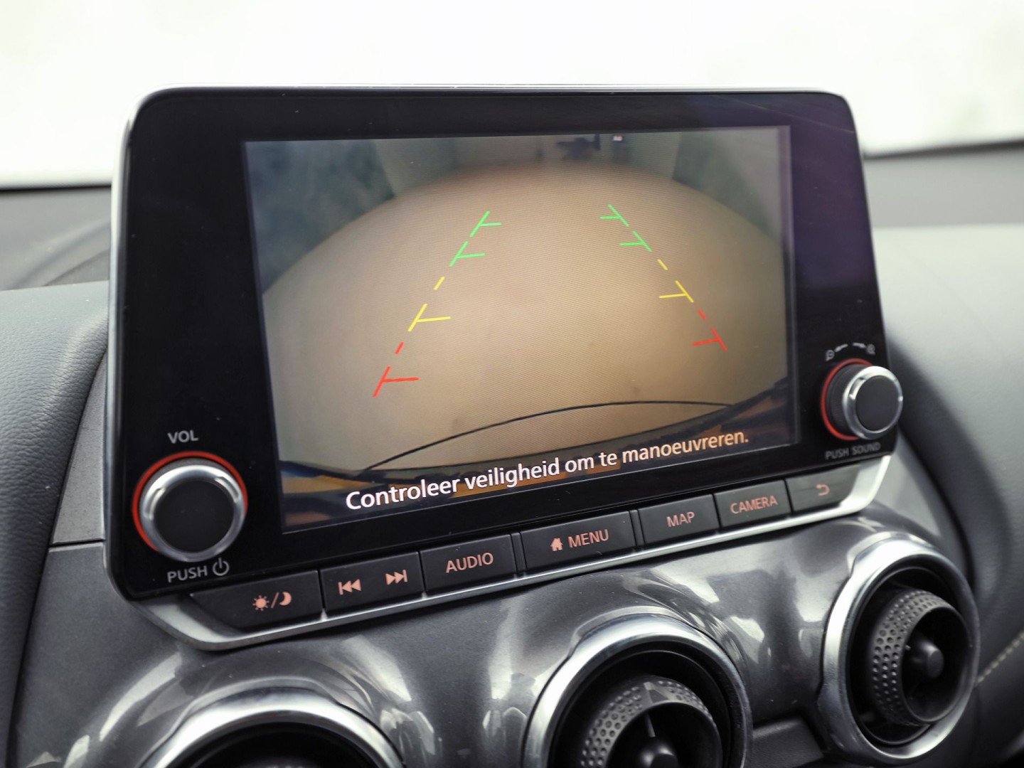 Nissan Juke 1.0 DIG-T N-Connecta (APPLE CARPLAY, GROOT NAVI, CLIMATE, CAMERA, SPORTSTOELEN, GETINT GLAS, KEYLESS START, CRUISE, NIEUWSTAAT)