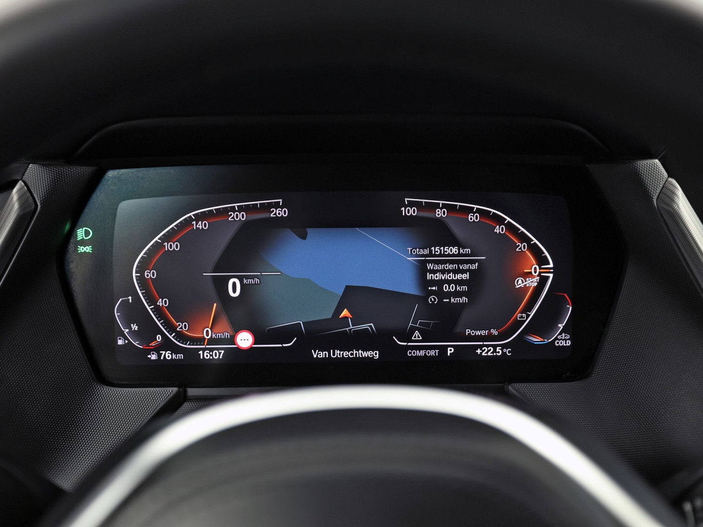BMW 1 Serie 118i M Sport Automaat (APPLE CARPLAY, M PAKKET, GROOT NAVI, LEDER, SPORTSTOELEN, SFEERVERLICHTING, GETINT GLAS, NIEUWSTAAT)