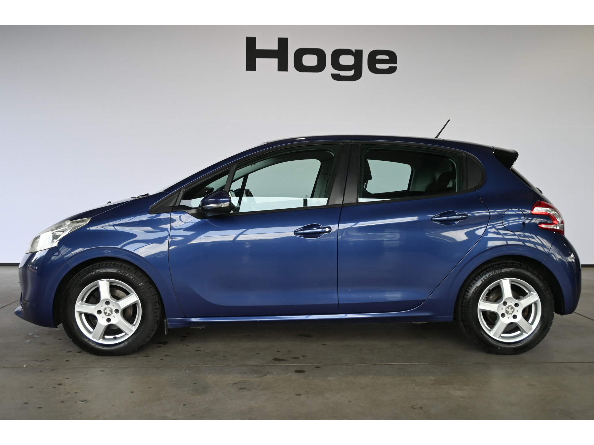 Peugeot 208 1.6 e-HDi Active Clima Cruise control Trekhaak Navigatie Lichtmetaal 100% Onderhouden Inruil Mogelijk!