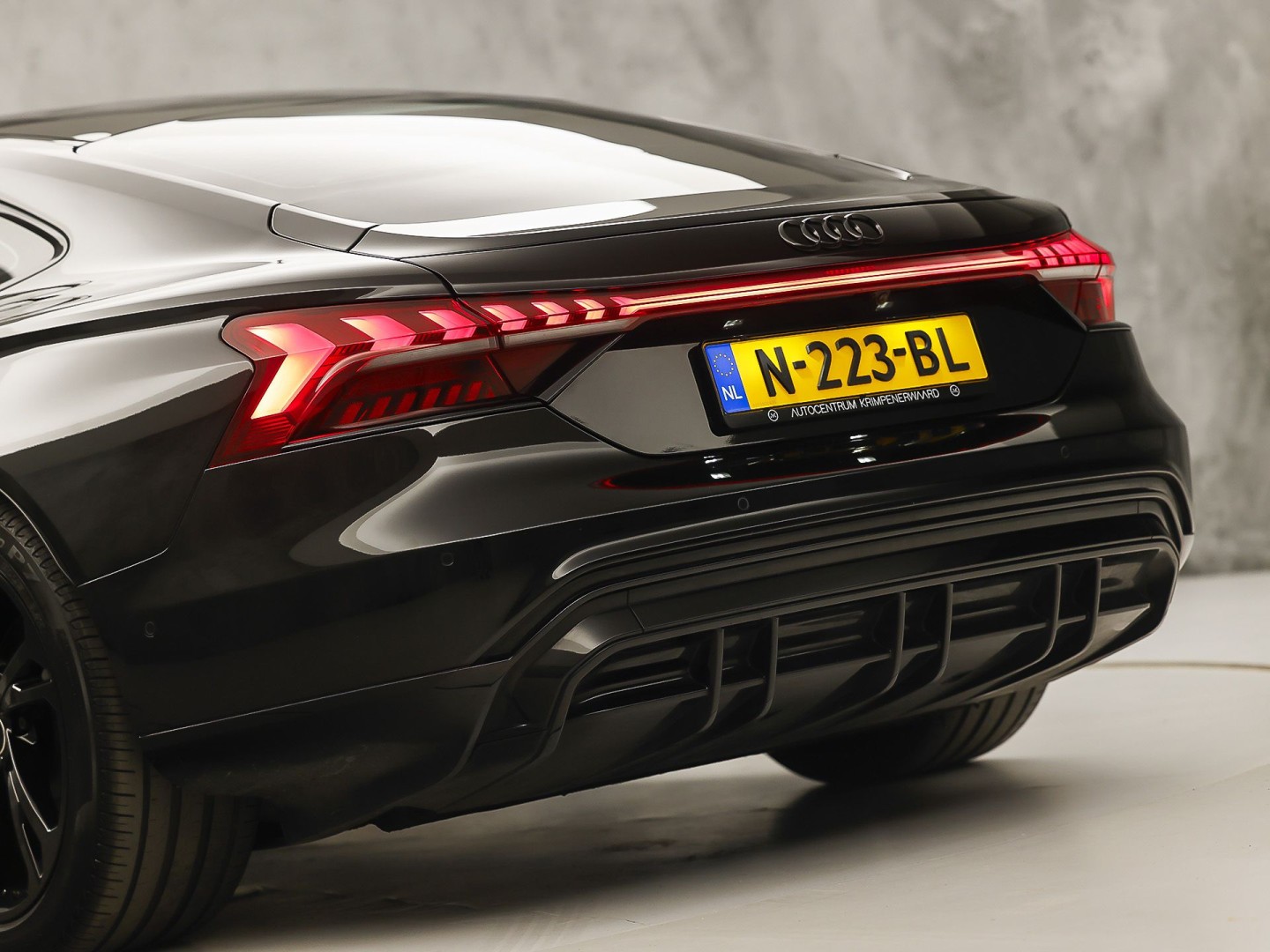 Audi e-tron GT GT 93 kWh Automaat 476Pk (PANORAMADAK, SOH 92,8%, APPLE CARPLAY, 360 CAMERA, MATRIX LED, BANG&OLUFSEN, ELEKTRISCHE STOELEN, STOELVERWARMING/KOELING, NIEUWSTAAT)