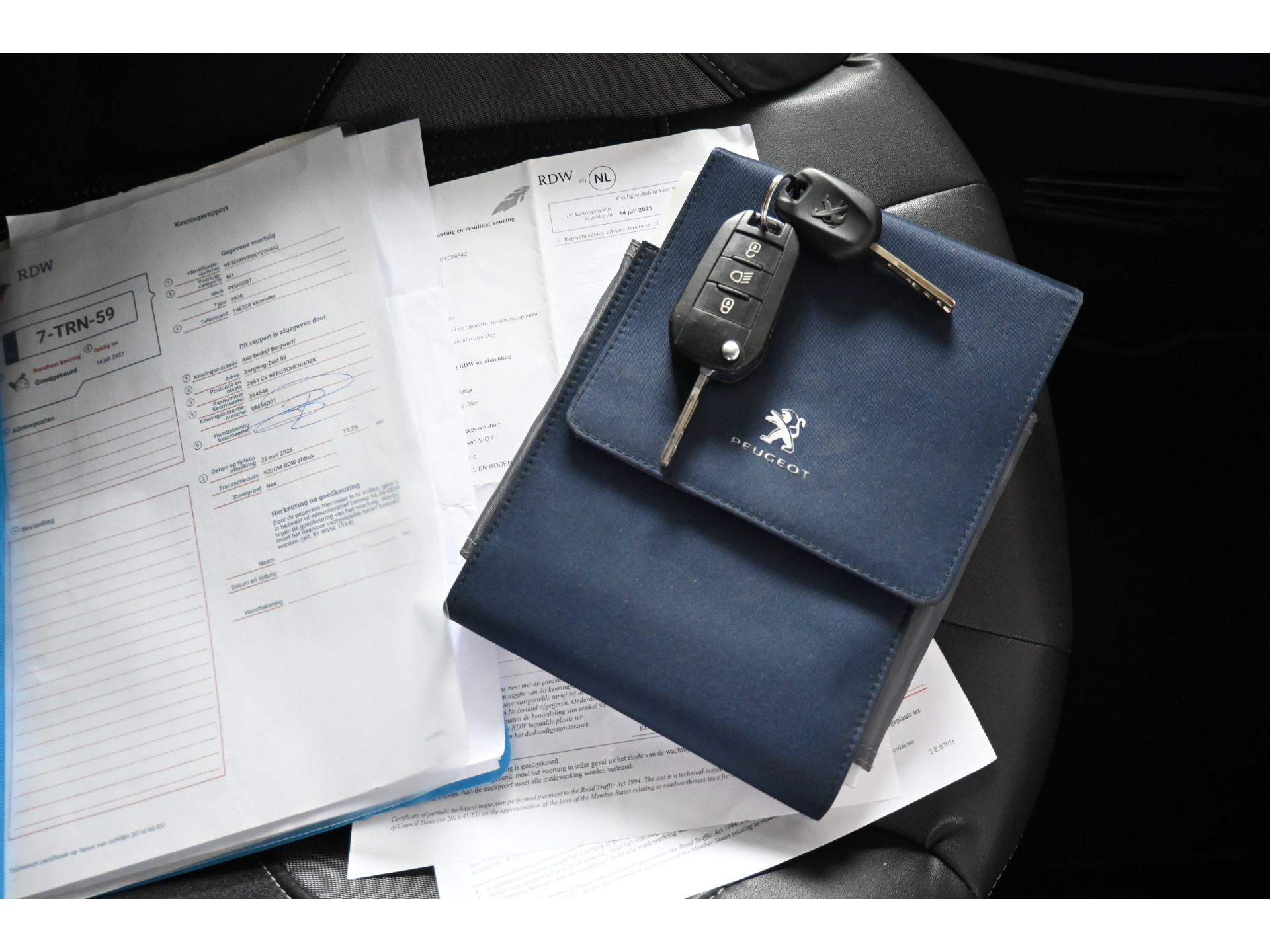 Peugeot 2008 1.6 e-HDi Blue Lease Executive Nap! Clima Navigatie Cruise control Lichtmetaal 100% Onderhouden! Inruil Mogelijk!