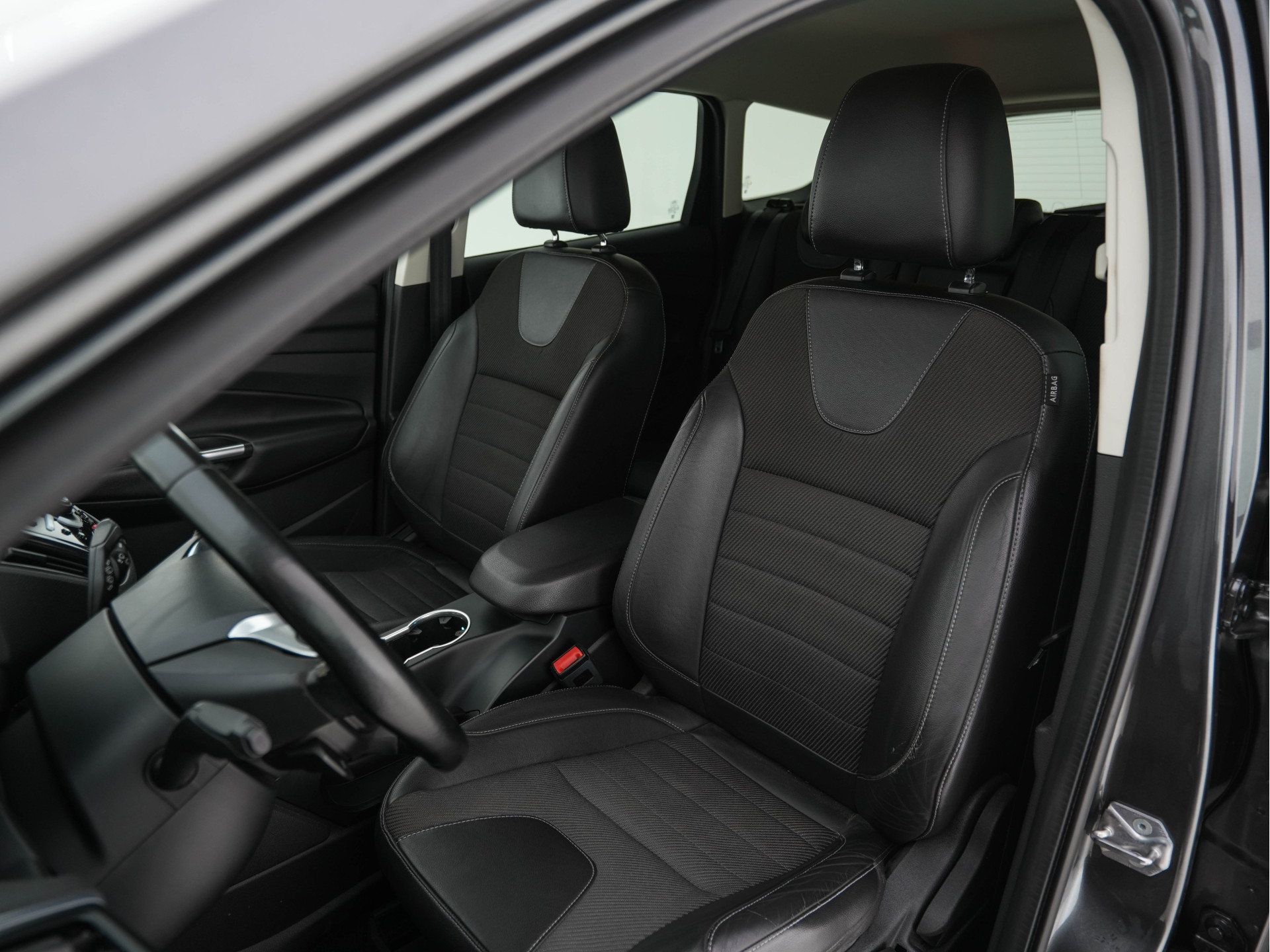 Ford Kuga 1.5 Titanium-Plus Styling-Pack AWD Aut.*LEATHER-FABRIC | XENON | SONY-AUDIO | BLIND-SPOT | KEYLESS | NAVI-FULLMAP | CAMERA | HEATED-SPORT-SEATS | ECC | LANE-ASSIST | PDC | CRUISE | TOWBAR | 19''ALU*