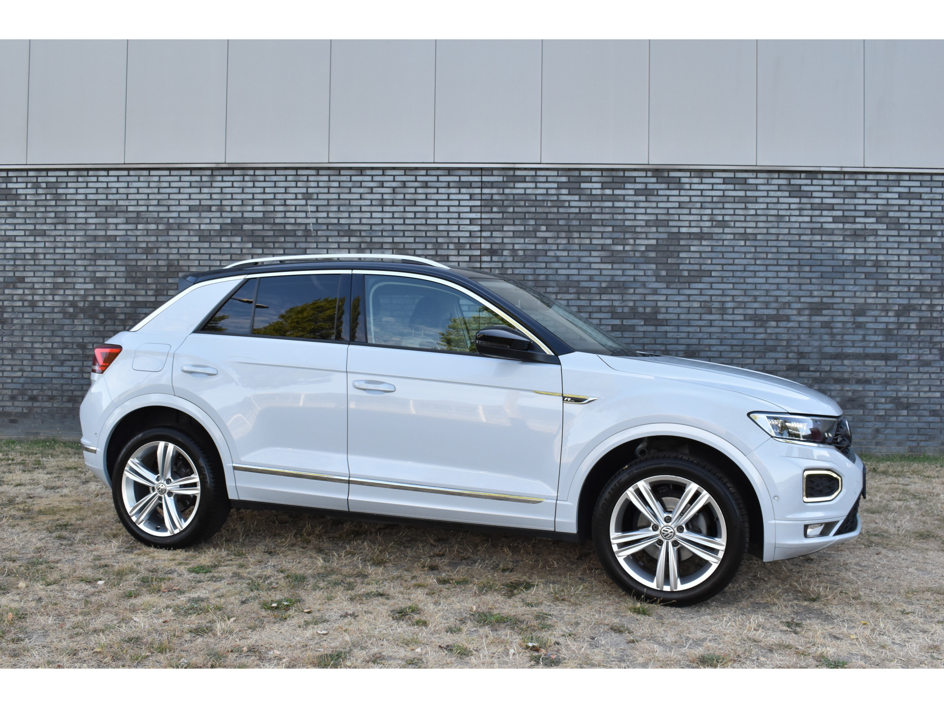 Volkswagen T-Roc 1.5 TSI Sport Business R Carplay Automaat R-line Zwart dak