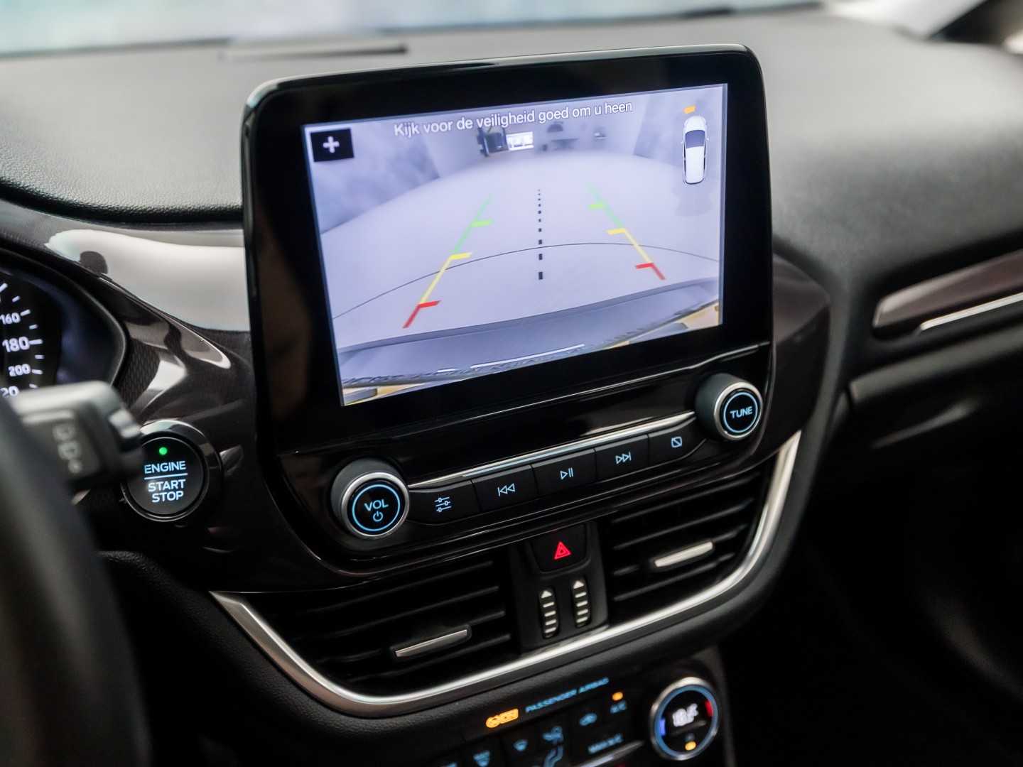 Ford Fiesta 1.0 EcoBoost Vignale (PANORAMADAK, APPLE CARPLAY, CAMERA, LEDER, STOELVERWARMING, SPORTSTOELEN, GETINT GLAS, KEYLESS, NIEUWSTAAT)