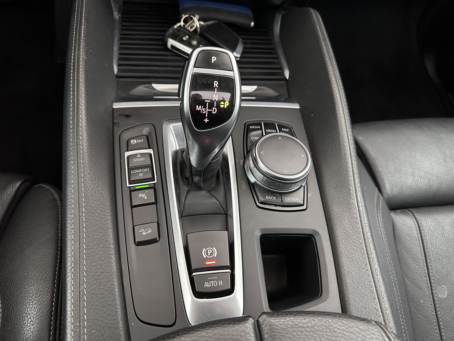 BMW X6 xDrive30d High Executive (INCL-BTW) Aut. *PANO | LEATHER | FULL-LED | HARMAN/KARDON | BLINDSPOT | MEMORY-PACK | DIGI-COCKPIT | HEATED-COMFORTSEATS | NAVI-FULLMAP | PRIVACYGLASS | HEAD-UP | ADAPTIVE-CRUISE | 19"ALU*