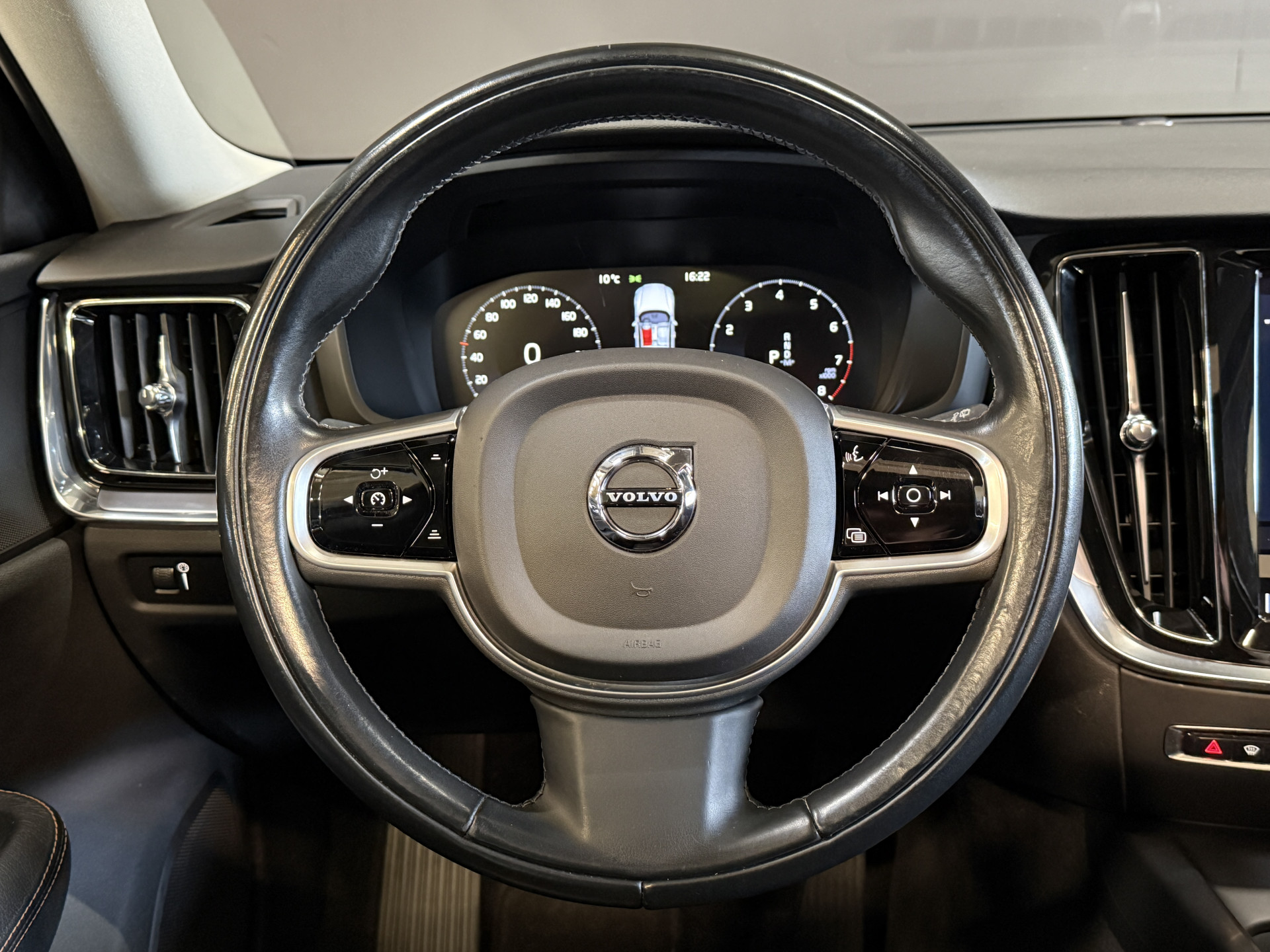 Volvo V60 2.0 B4 Business Pro | R-Design | Stoel/Stuurverwarming | Camera | Navi | Panoramadak