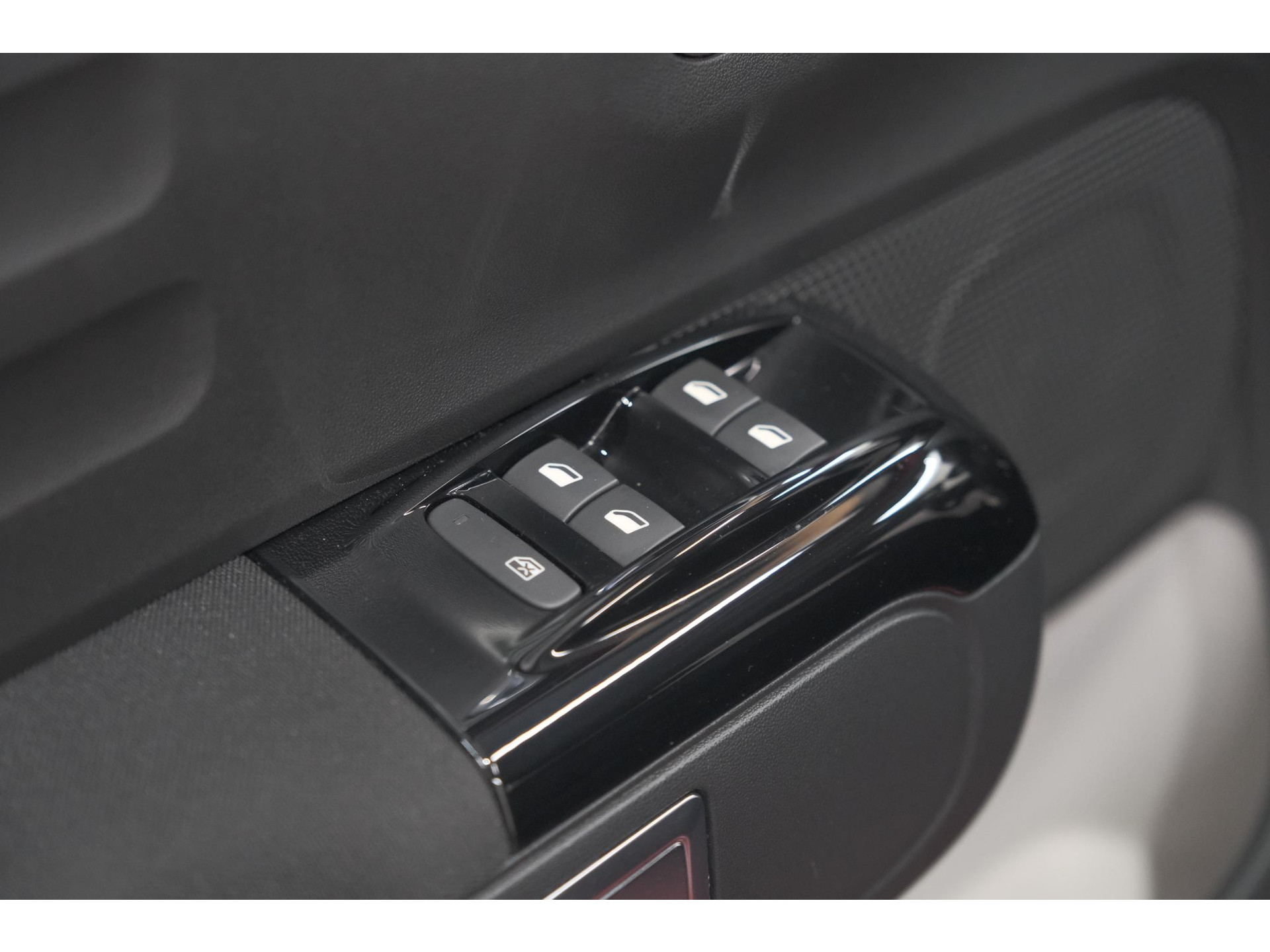 Citroen C3 PureTech 82 S&S Shine | Camera | Apple Carplay | Parkeersensoren | 16 Inch Velgen