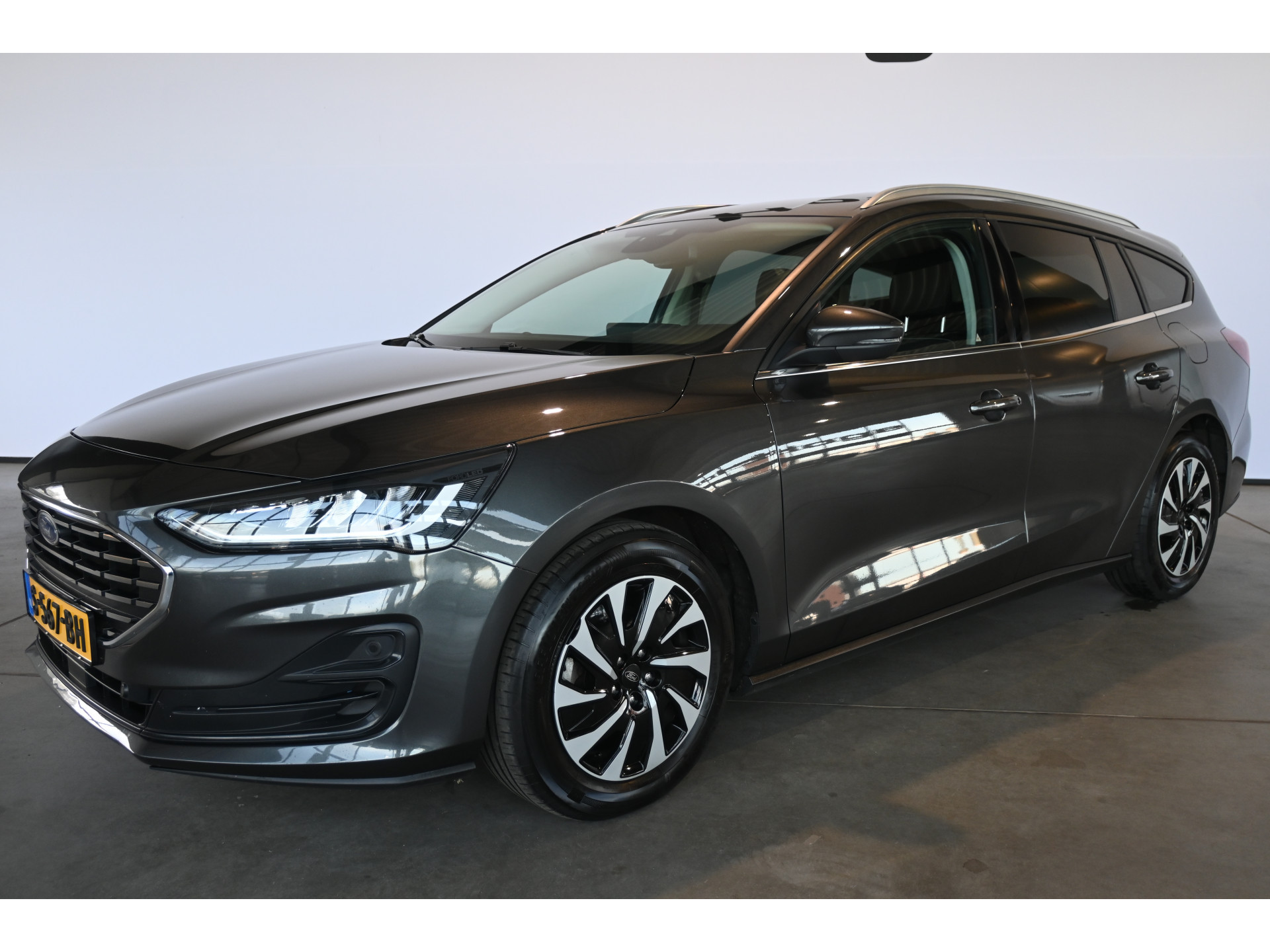 Ford Focus Wagon 1.0 EcoBoost Hybrid Titanium X Nap! Cruise Clima Full LED Trekhaak CarPlay Navigatie Inruil Mogelijk!