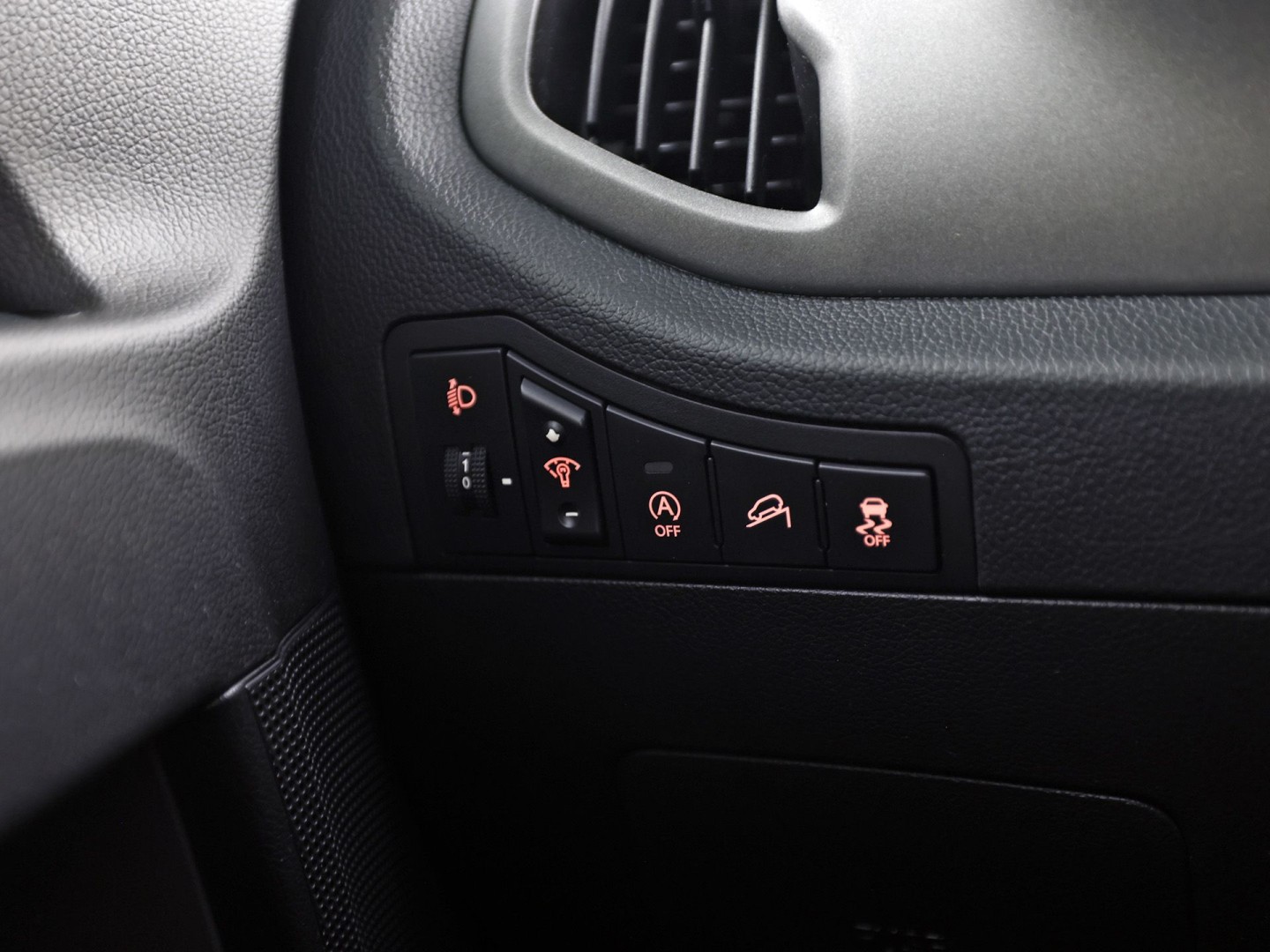 Kia Sportage 1.6 GDI SportPack (SCHERM, CLIMATE, GETINT GLAS, SPORTSTOELEN, TREKHAAK, PARKEERSENSOREN, CRUISE, NIEUWE APK, NIEUWSTAAT)