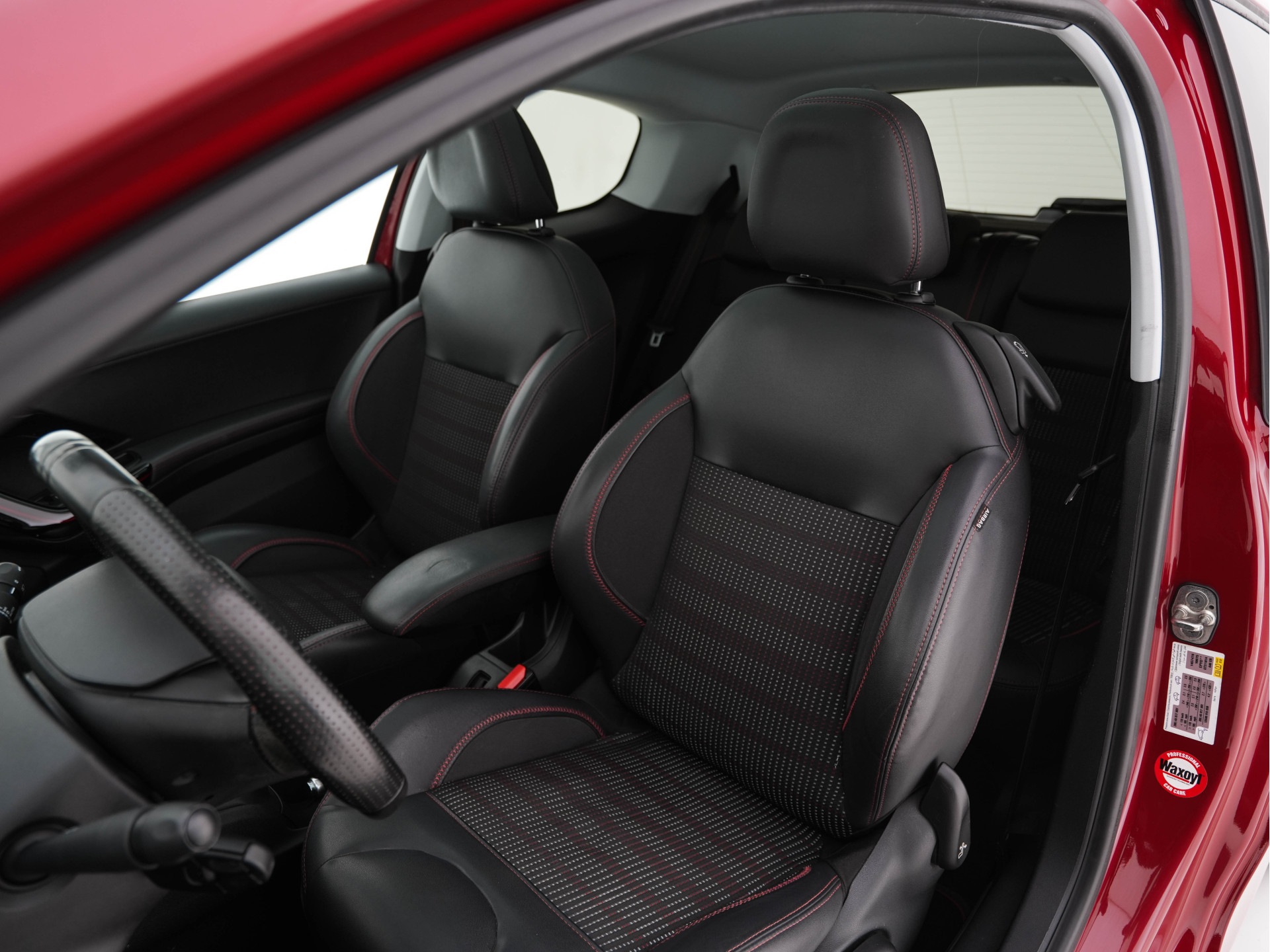 Peugeot 208 1.6 BlueHDi GT-line *PANO | LEATHER-FABRIC | JBL-AUDIO | HEATED-SPORTSEATS | NAVI-FULLMAP | CAMERA | DAB+ | PRIVACY-GLASS | TOWBAR | 17''ALU*