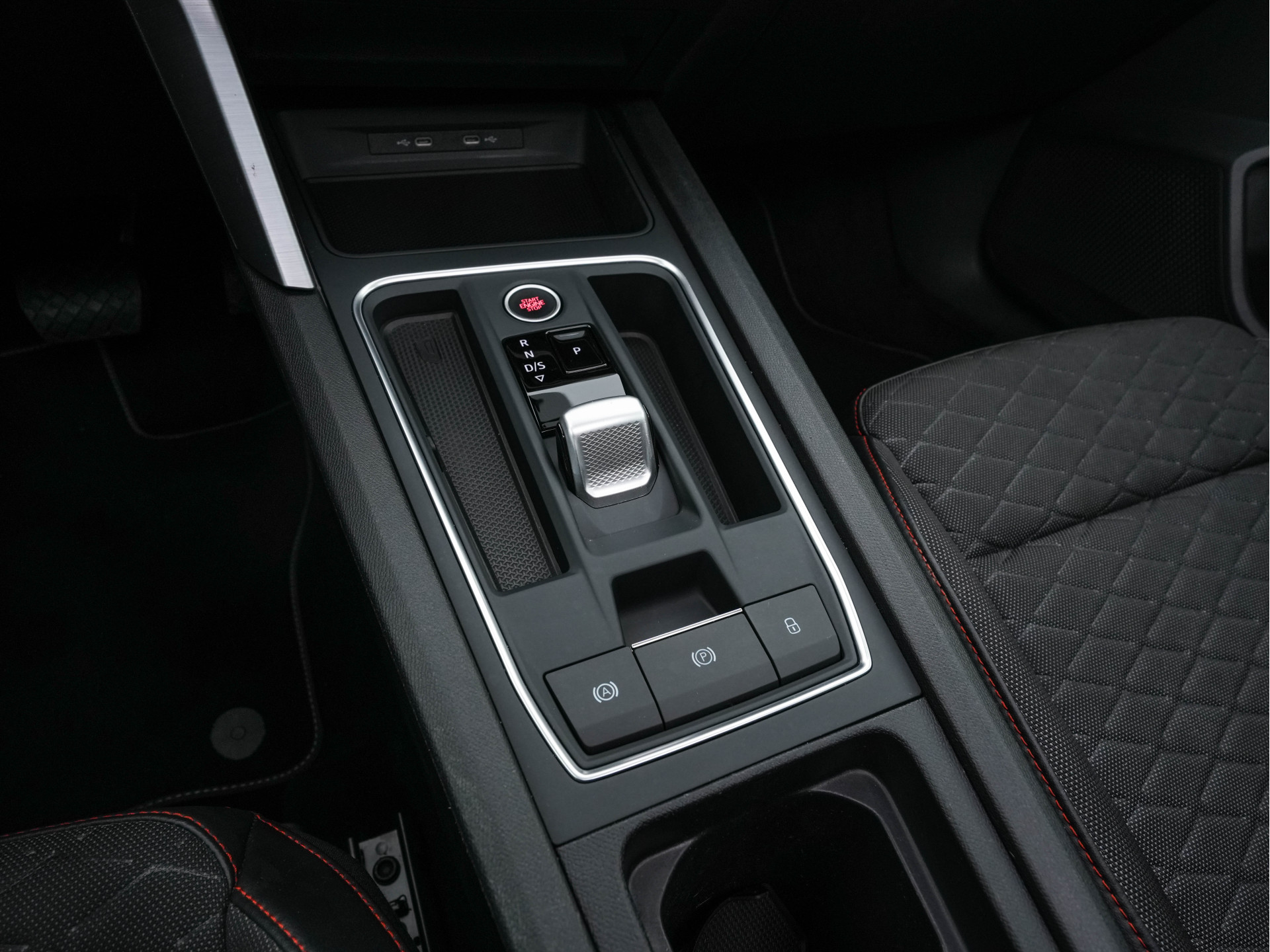 SEAT Leon Sportstourer 2.0 TDI FR Business Intense (INCL-BTW) Aut.  *PANO | FULL-LED | ADAPTIVE-CRUISE | DIGI-COCKPIT | NAVI-FULLMAP | LEATHER-MICROFIBRE | CARPLAY | KEYLESS | SHIFT-PADDLES | SPORT-SEATS | AMBIENT-LIGHT | CAMERA | 17''ALU | T