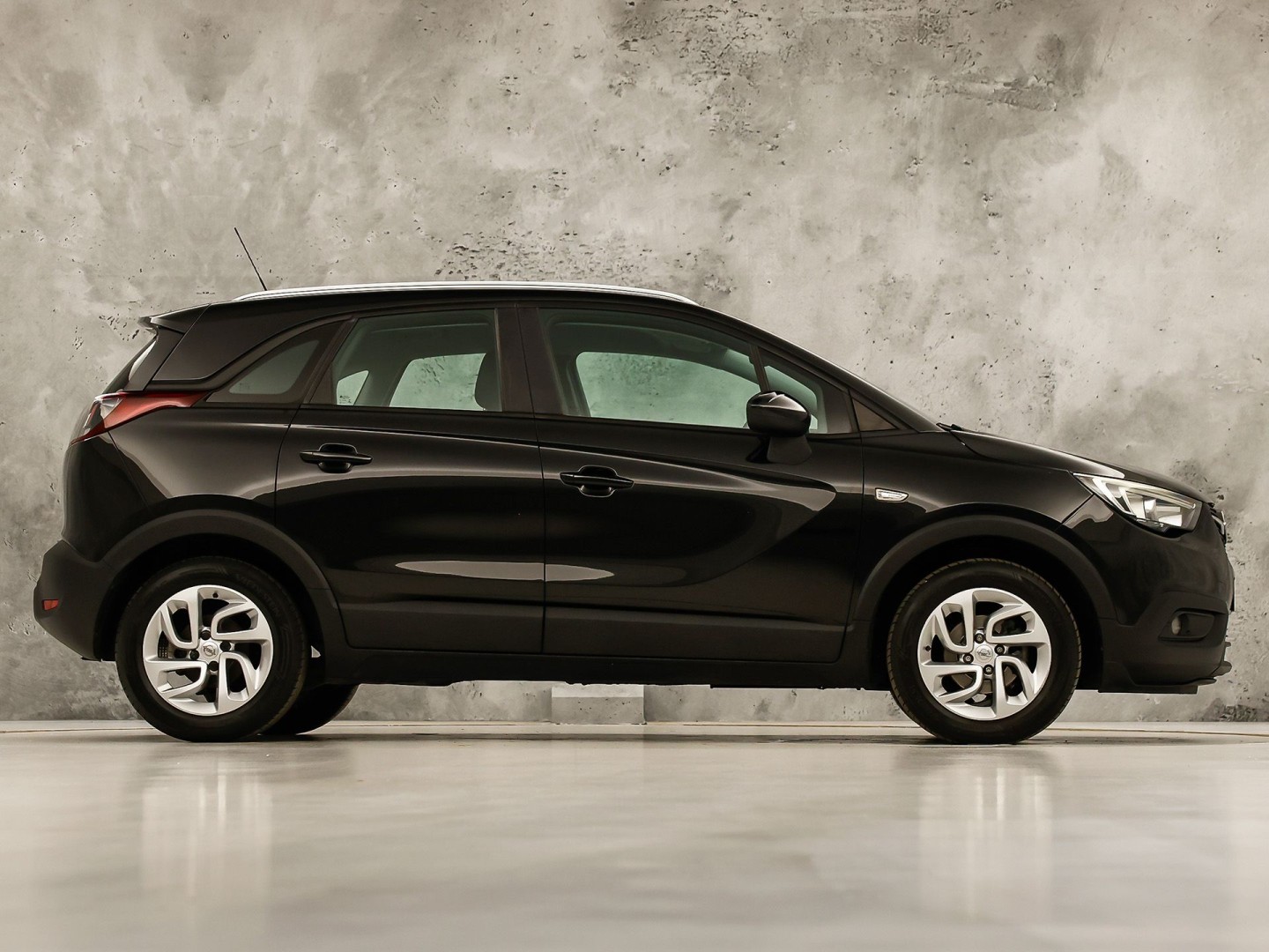 Opel Crossland X 1.2 Sport (APPLE CARPLAY, GROOT NAVI, LM VELGEN, CRUISE, SPORTSTOELEN, PARKEERSENSOREN, NIEUWE APK, NIEUWSTAAT)