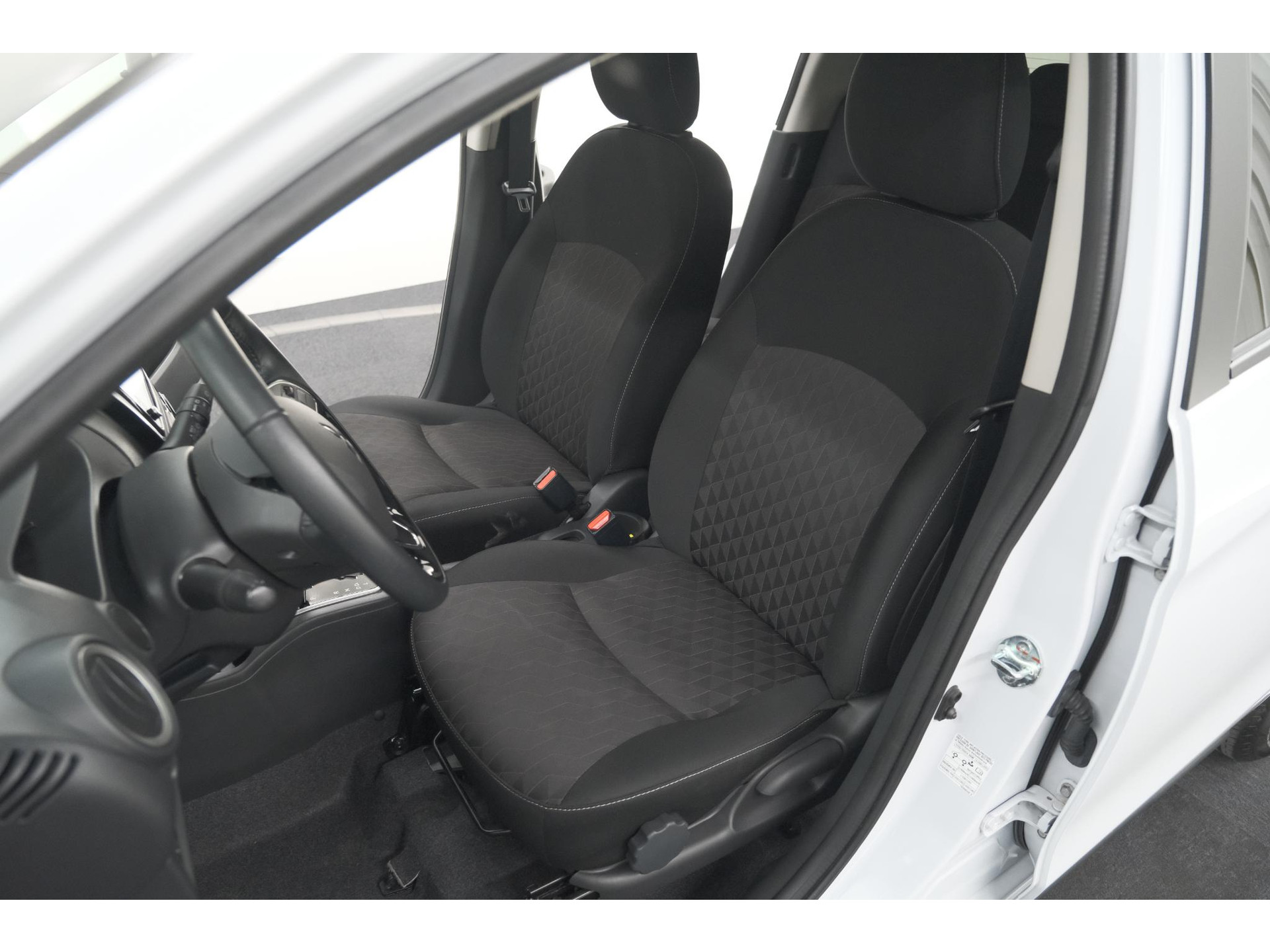 Mitsubishi Space Star 1.2 Intense | AUTOMAAT! | Apple Carplay | Allseason Banden | Climate Control