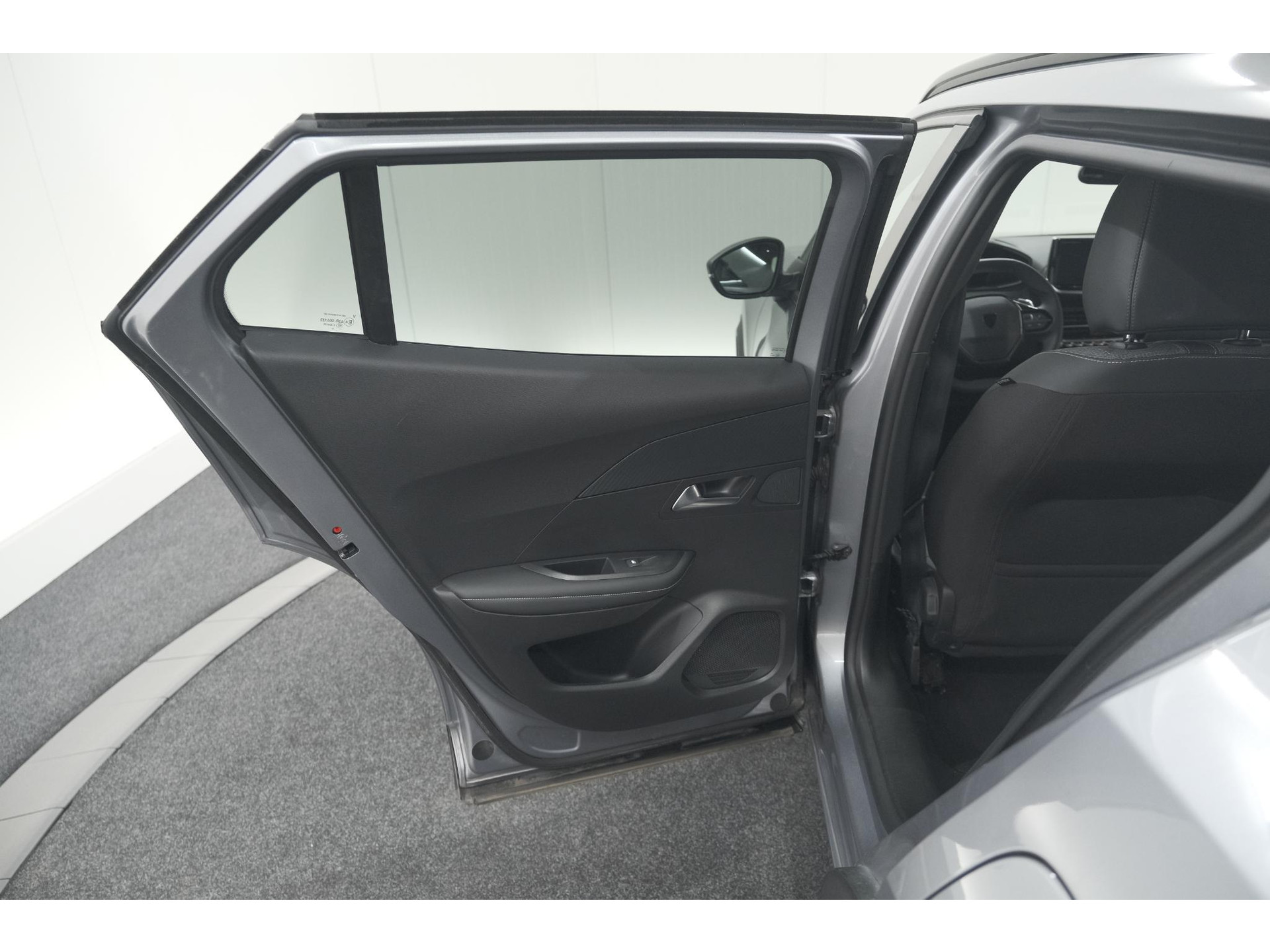 Peugeot 2008 Hybrid 136 e-DSC6 Allure | 360 Camera | Adaptieve Cruise Control | Dodehoekdetectie | Navigatie