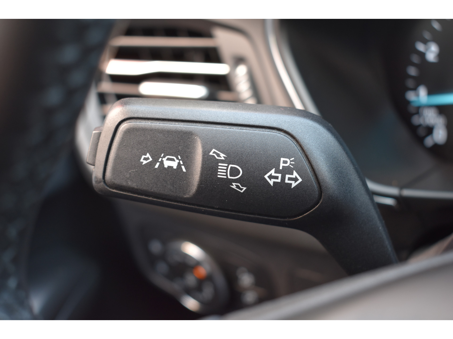 Ford Focus 1.0 92 kW AT Active  MHEV Automaat Navigatie Pdc Stoel/stuur verwarming