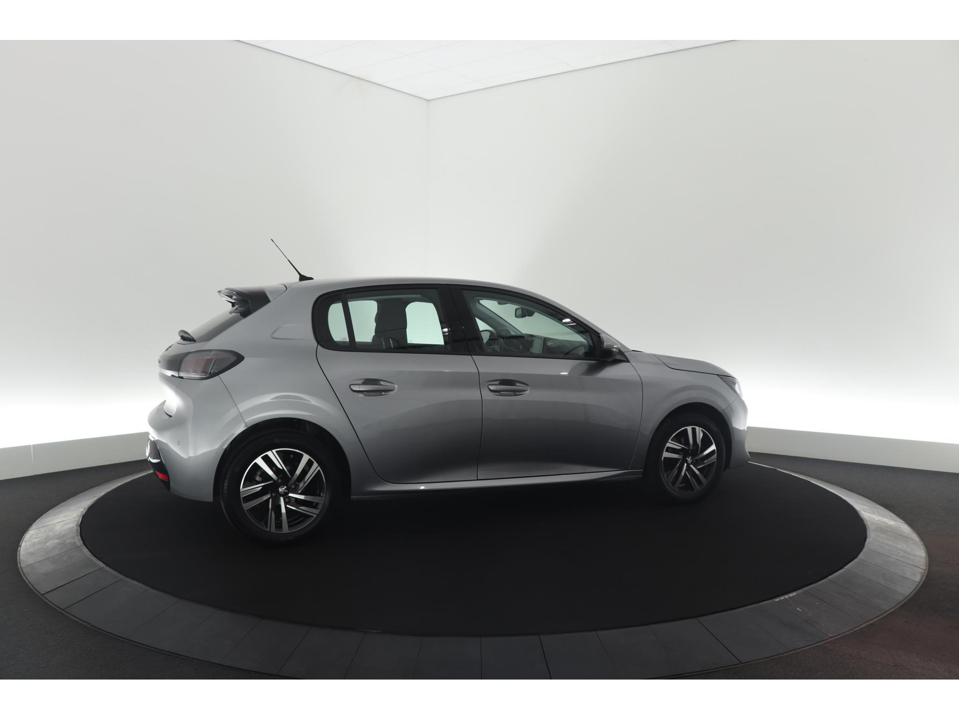 Peugeot 208 PureTech 100 EAT8 Allure | Parkeersensoren | Stoelverwarming | Apple Carplay | Climate Control