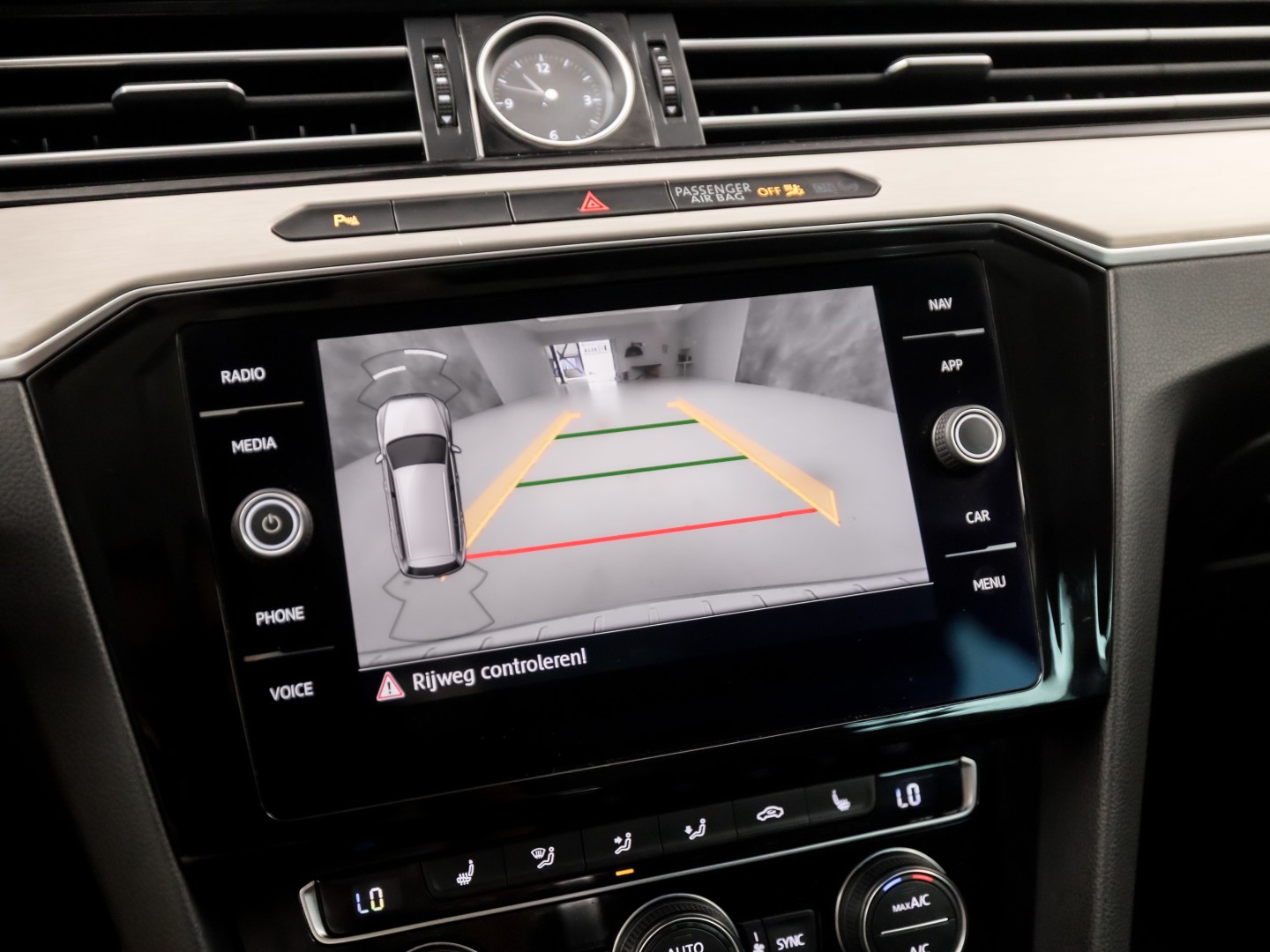 Volkswagen Passat Variant 1.5 TSI Highline Sportline 150Pk Automaat (VIRTUAL COCKPIT, APPLE CARPLAY, GROOT NAVI, CAMERA, LEDER/ALCANTARA, GETINT GLAS, KEYLESS, NIEUWSTAAT)