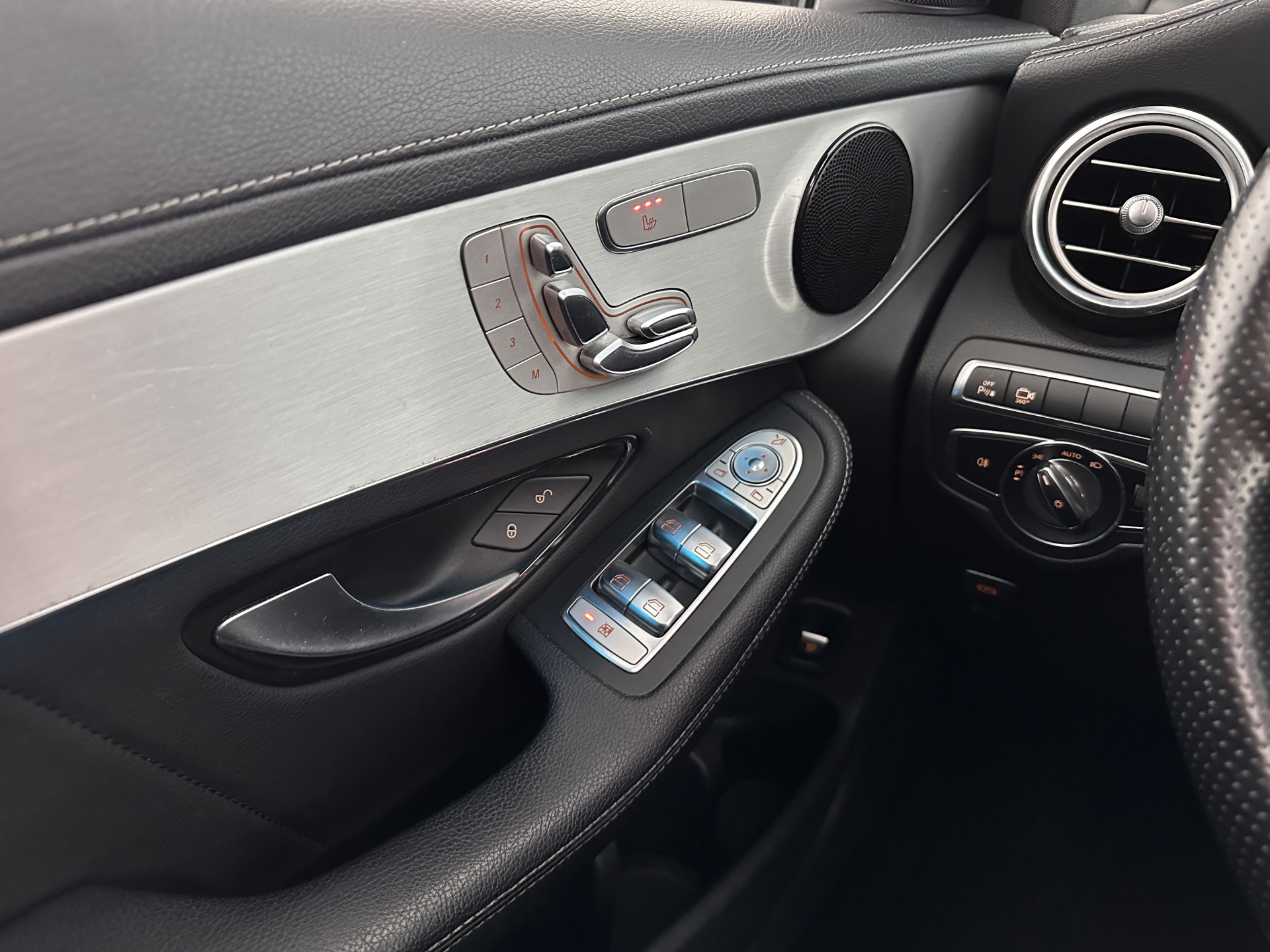 Mercedes-Benz GLC-klasse Coupé 250 d 4MATIC AMG Sport Edition (INCL-BTW) *PANO | LEATHER | FULL-LED | MEMORY-PACK | TOPVIEW | HEATED-SPORTSEATS | NAVI-FULLMAP | PRIVACYGLASS | SHIFTPADDLES | ECC | PDC | CRUISE | 19''ALU*