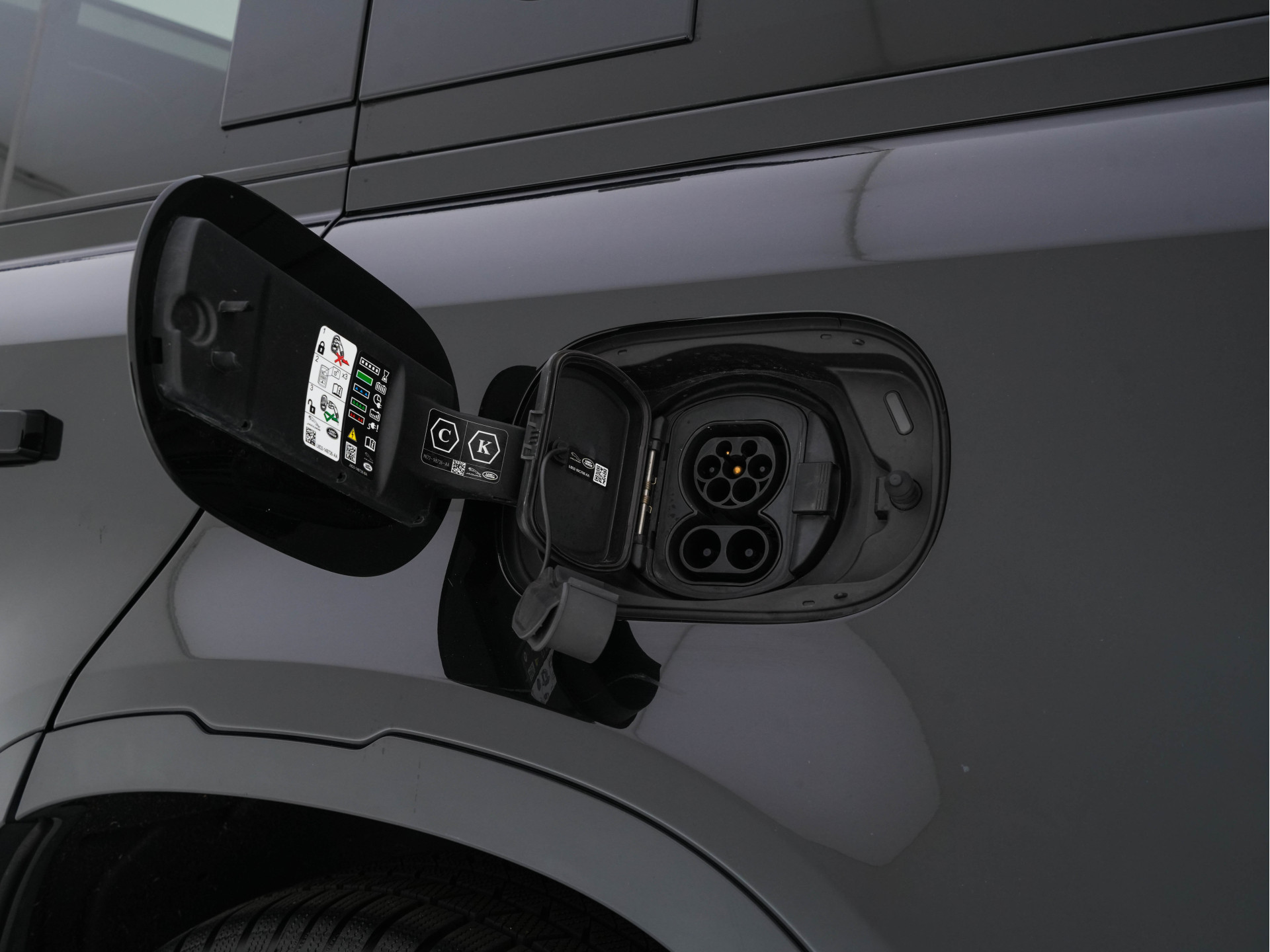 Land Rover Defender 110 2.0 P400e 110 XS Edition (Plug-in) (INCL.BTW) *PANO | LUXURY-LEATHER | FULL-LED | MERIDIAN-SOUND | BLIND-SPOT | TOP-VIEW | AIR-SUSPENSION | CCS-FASTLOADER | HEATED-COMFORTSEATS | KEYLESS | CARPLAY | LANE-ASISSIT | DAB+ | 20''A