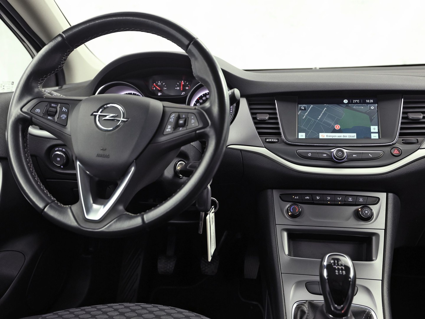 Opel Astra Sports Tourer 1.2 Sport (APPLE CARPLAY, NAVIGATIE, CRUISE, TREKHAAK, SPORTSTOELEN, PARKEERSENSOREN, NIEUWSTAAT)