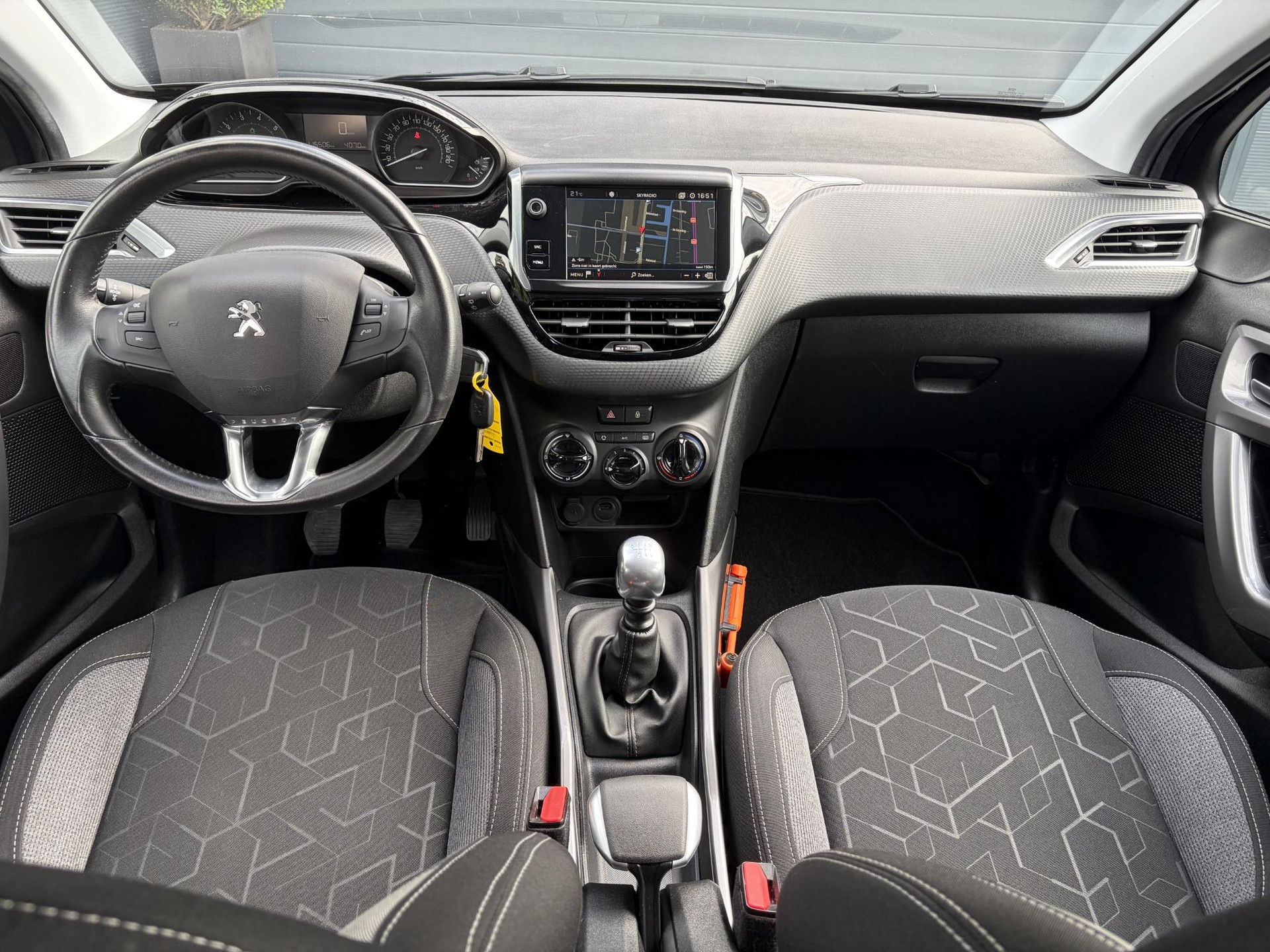 Peugeot 2008 1.2 PureTech Blue Lion 2e Eigenaar,131pk,Carplay,Navi,Dealer Onderhouden,6 Bak,D-riem vv in 2024,Pdc,N.A.P,Apk tot 04-2027