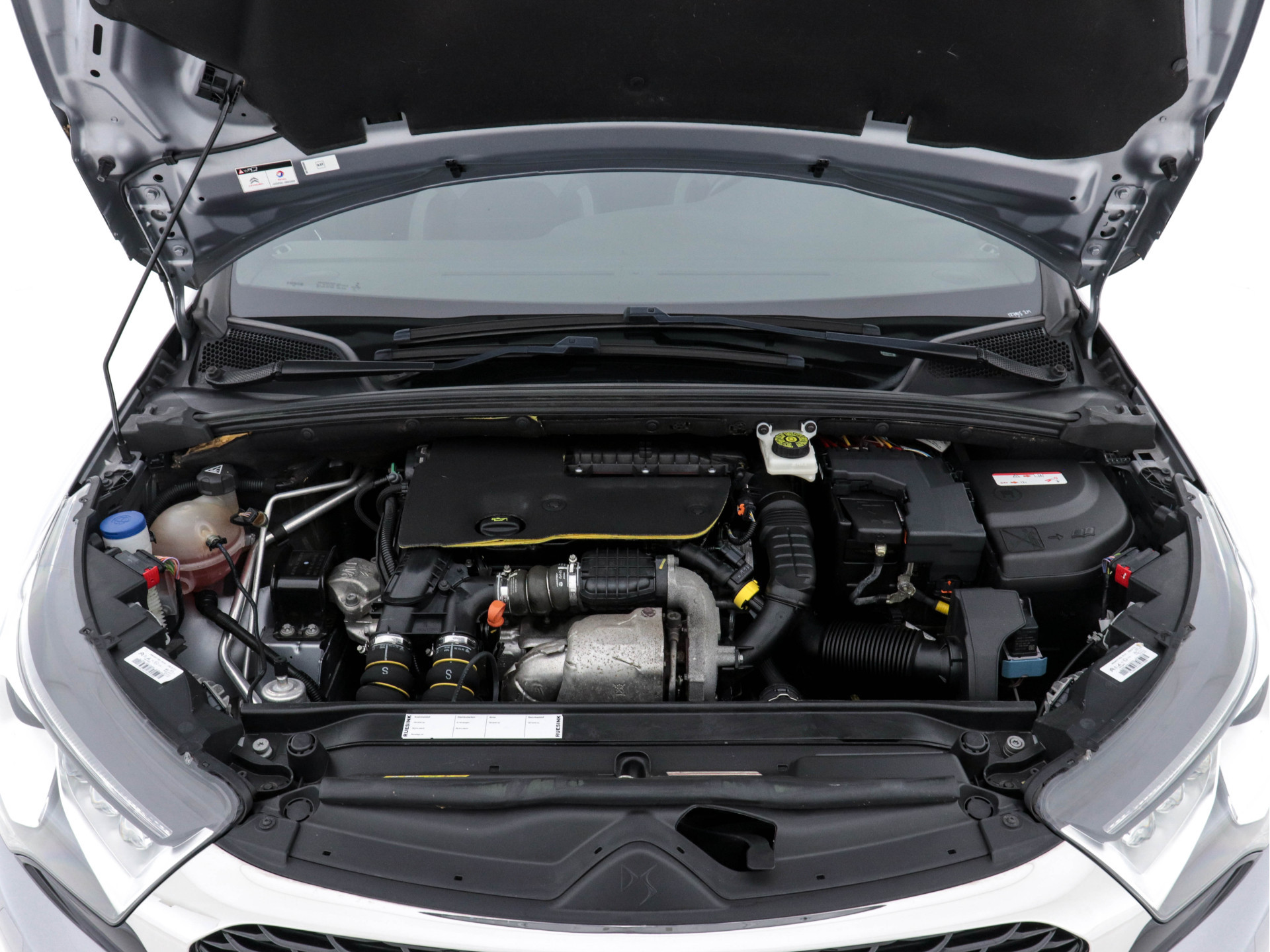 DS 4 Crossback 1.6 BlueHDi Business-Pack Aut. *NAVI-FULLMAP | FULL-LED | LEATHER-MICROFIBRE | DAB+ | ECC | PDC | CRUISE | KEYLESS | PRIVACY-GLASS | SPORT-SEATS | TOWBAR | 16"ALU*