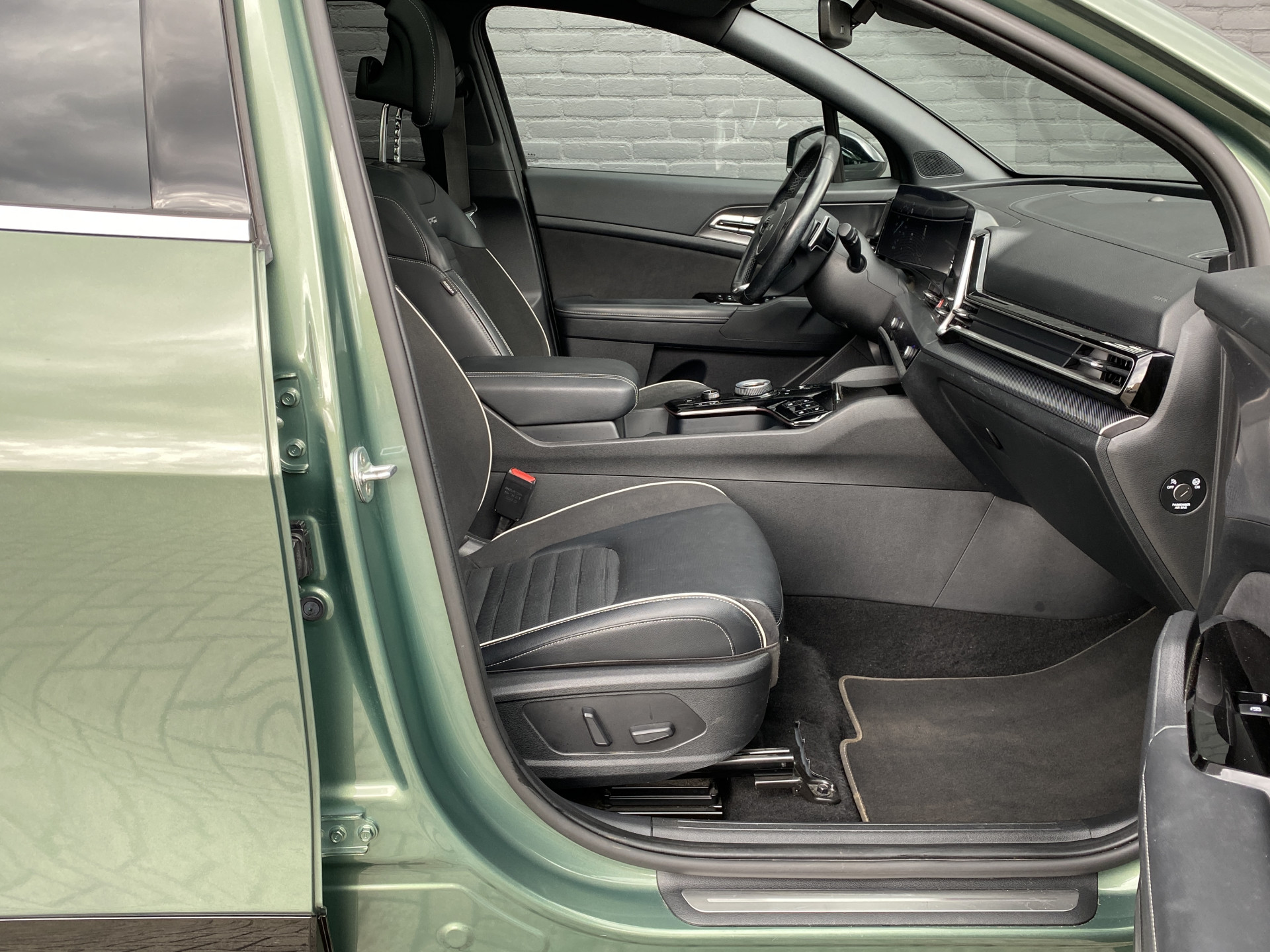Kia Sportage 1.6 T-GDi Plug-in Hybrid AWD GT-PlusLine | dealer onderh. | panoramadak | trekhaak | leder interieur | navigatie