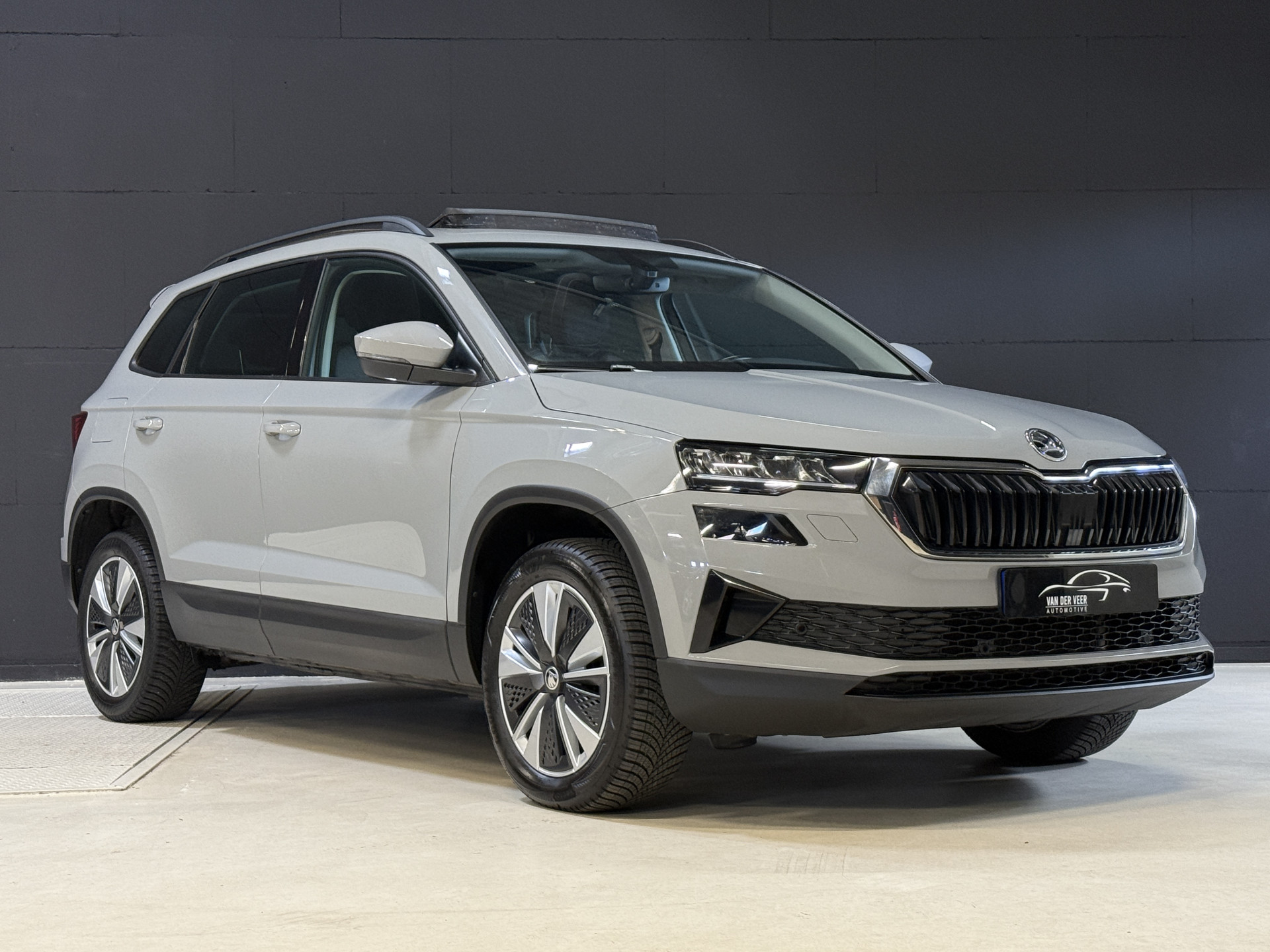 ŠKODA Karoq 1.5 TSI ACT Business Edition Plus | Panoramadak | Camera | Adaptive cruise | Stoelverwarming | Full LED | NL auto | Dealer onderhouden