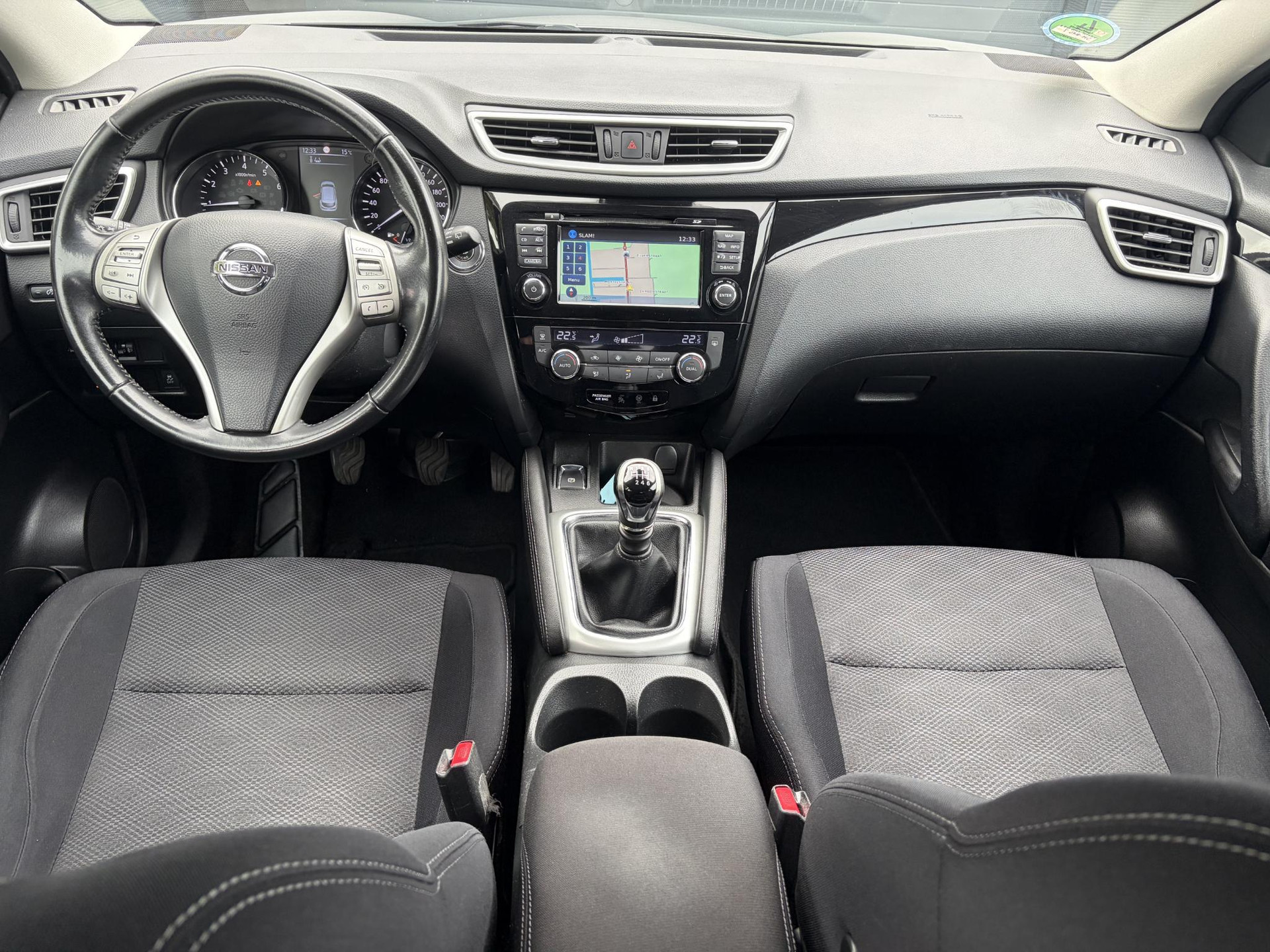 Nissan Qashqai 1.2 N-Connecta ✓Net beurt gehad✓360° Camera✓Navi✓Trekhaak✓Pano✓Pdc V+A✓Keyless✓18'Lm velgen✓Clima✓Cruise✓Rijstrooksensor✓116pk✓6 Bak✓N.A.P✓Apk tot 10-2027