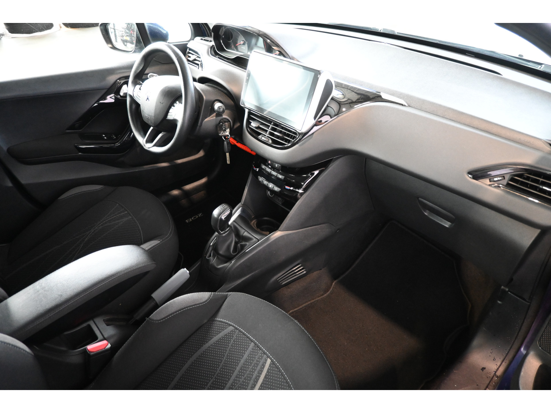 Peugeot 208 1.6 e-HDi Active Clima Cruise control Trekhaak Navigatie Lichtmetaal 100% Onderhouden Inruil Mogelijk!